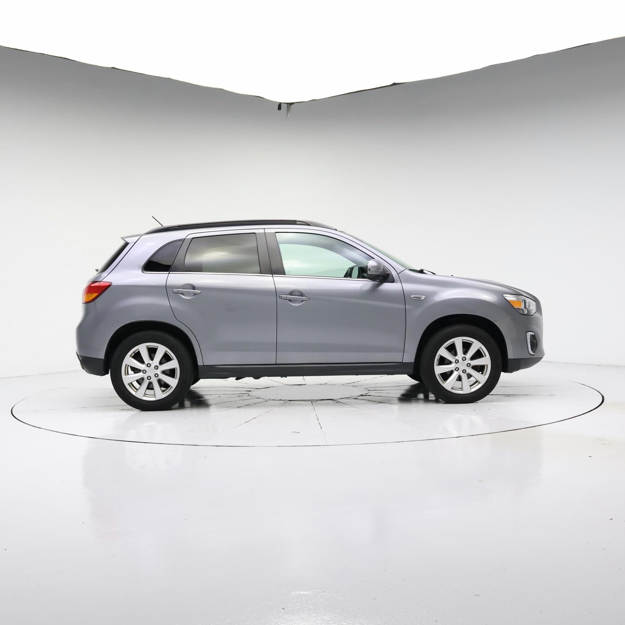 Thumbnail: 2015 Mitsubishi Outlander Sport - 3