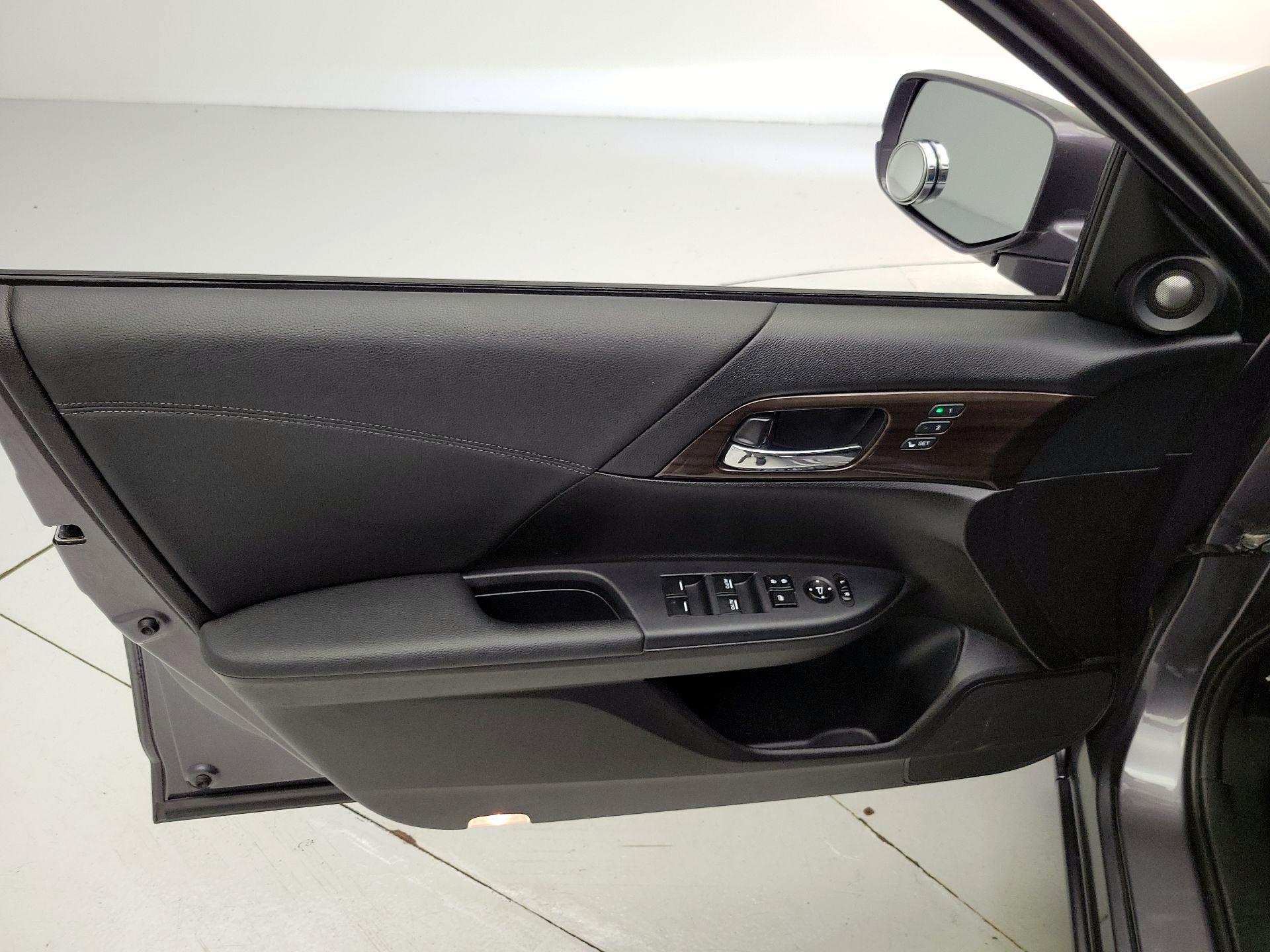 Thumbnail: 2017 Honda Accord - 12