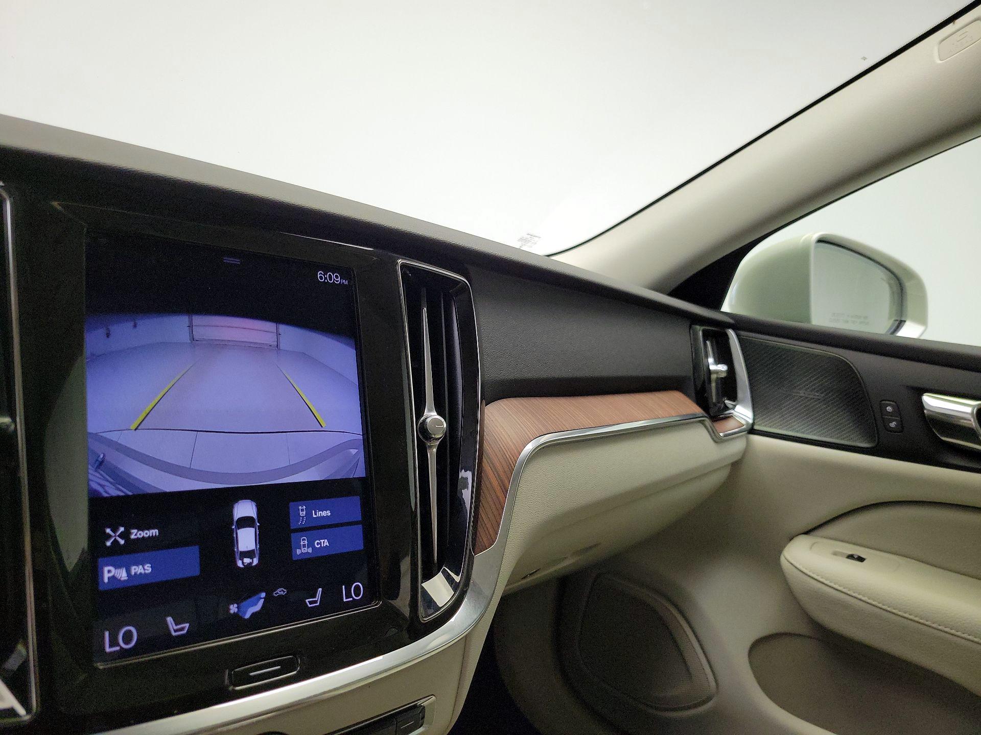 Thumbnail: 2019 Volvo S60 - 15