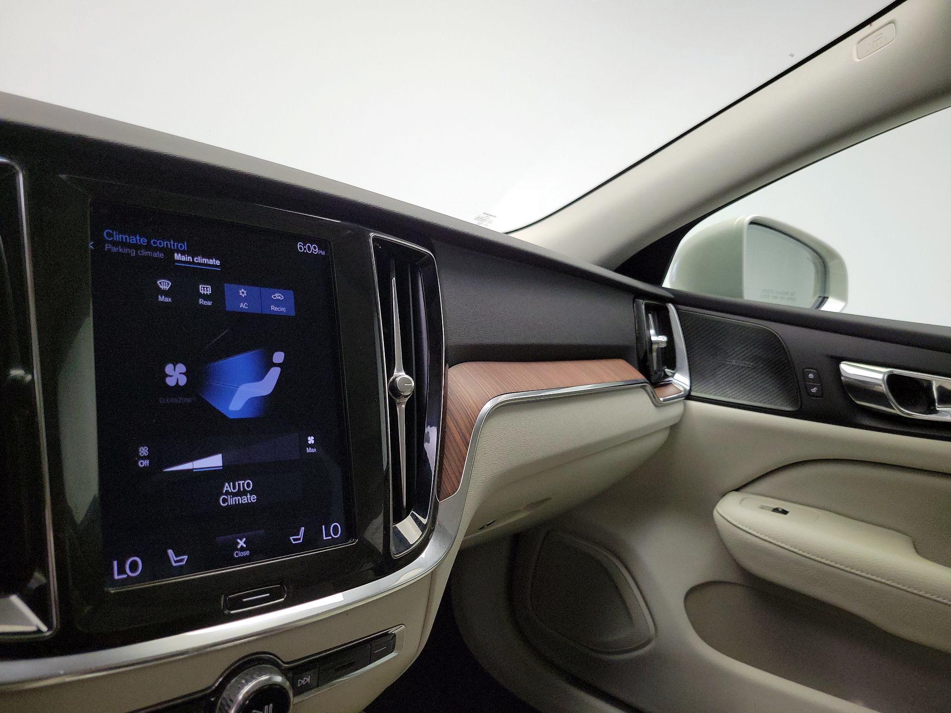 Thumbnail: 2019 Volvo S60 - 17