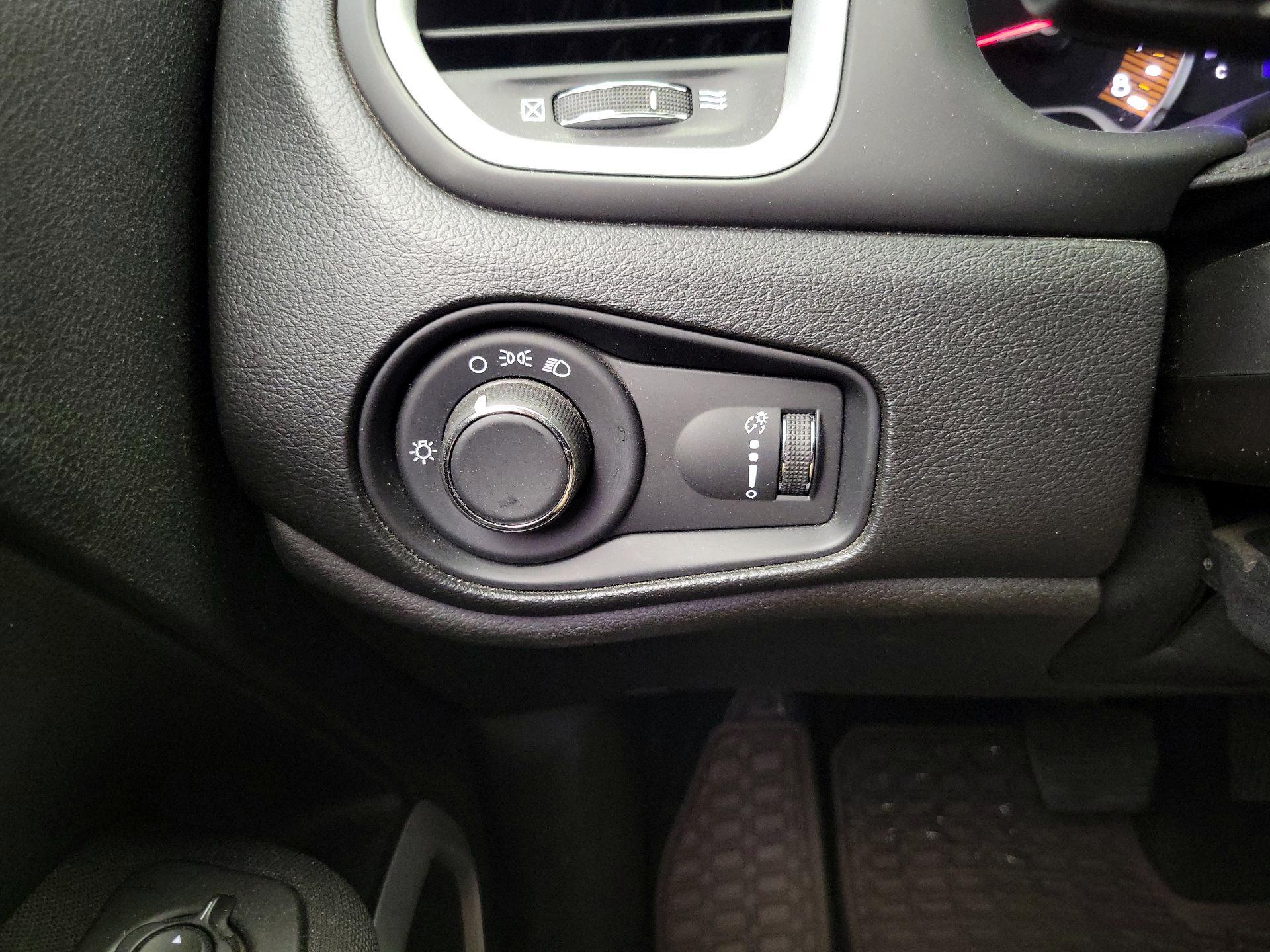 Thumbnail: 2020 Jeep Renegade - 13