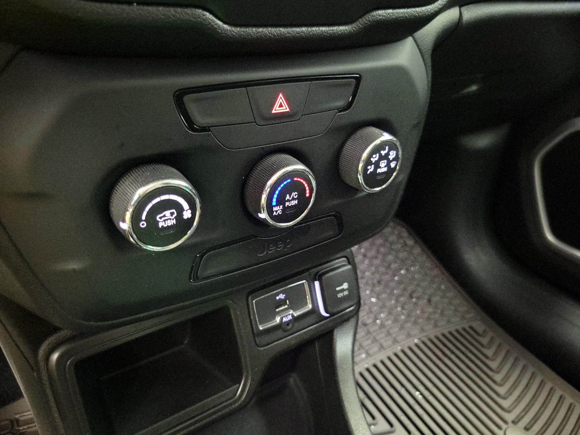 Thumbnail: 2020 Jeep Renegade - 16