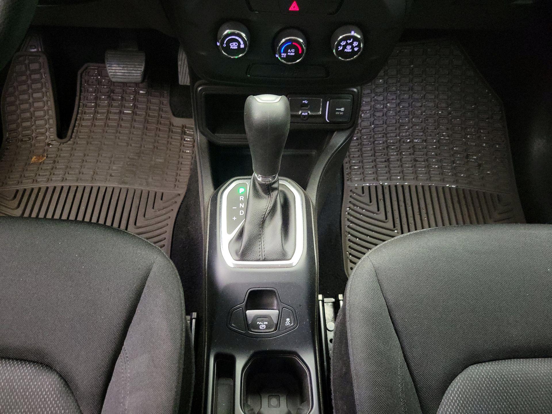 Thumbnail: 2020 Jeep Renegade - 17