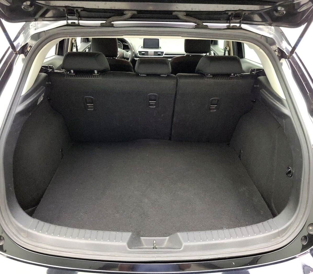 Trunk/Cargo (Seats Up)