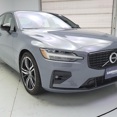 2022 Volvo S60 B5 R-Design