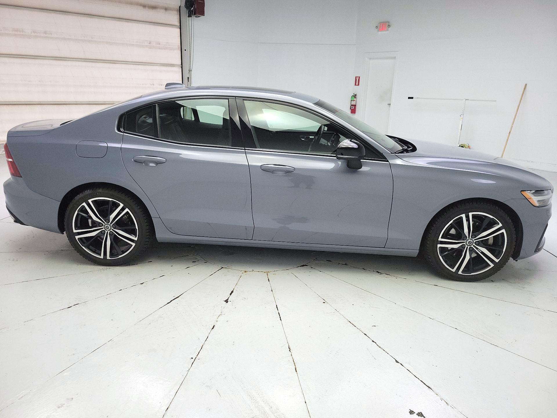 Thumbnail: 2022 Volvo S60 - 4