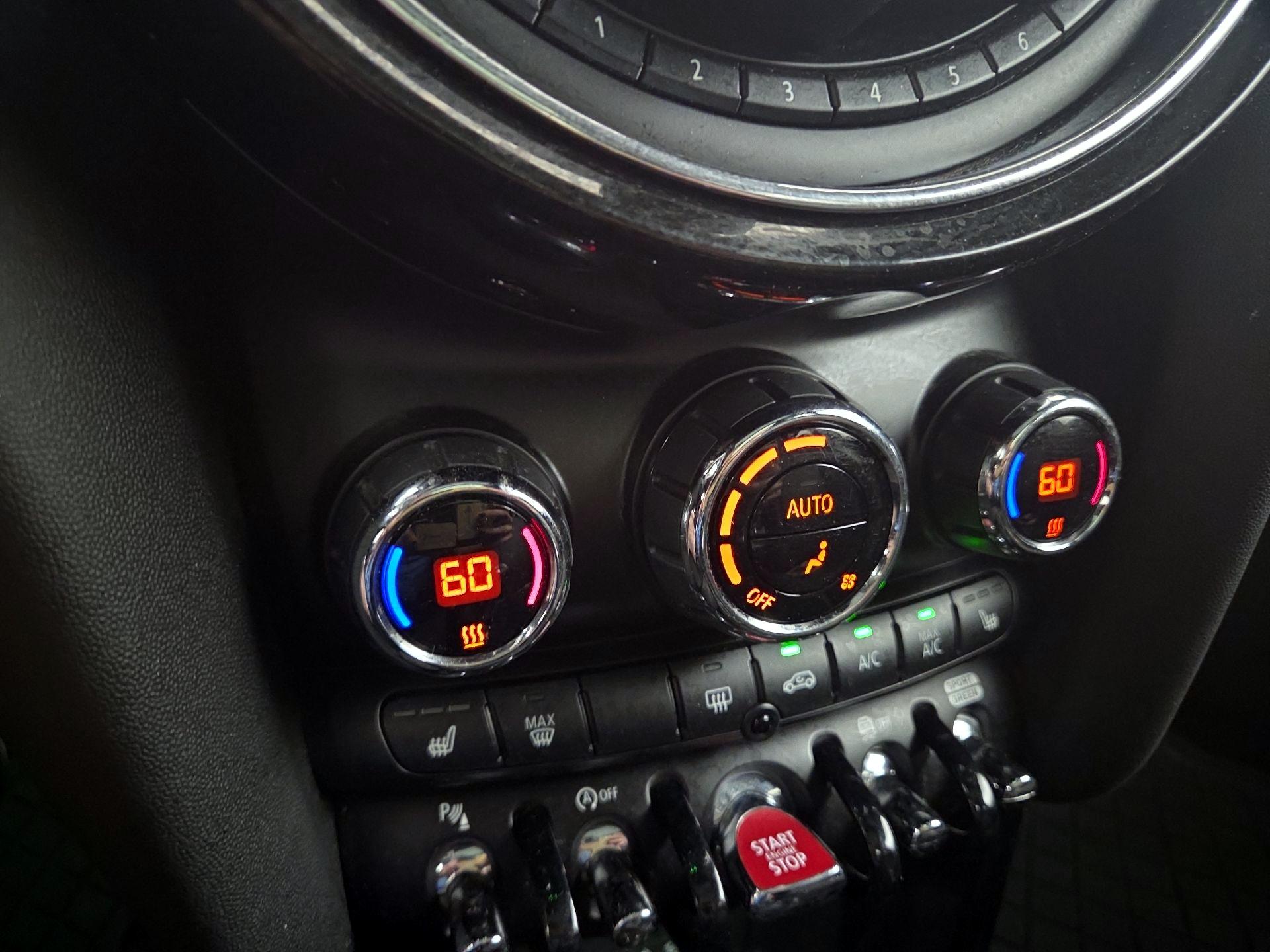 Thumbnail: 2018 MINI Cooper Hardtop - 17