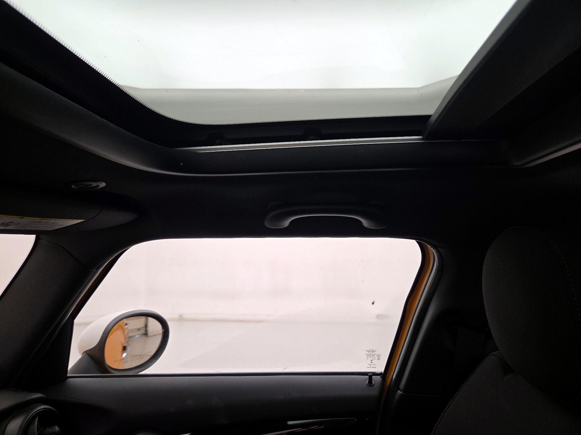 Thumbnail: 2018 MINI Cooper Hardtop - 20