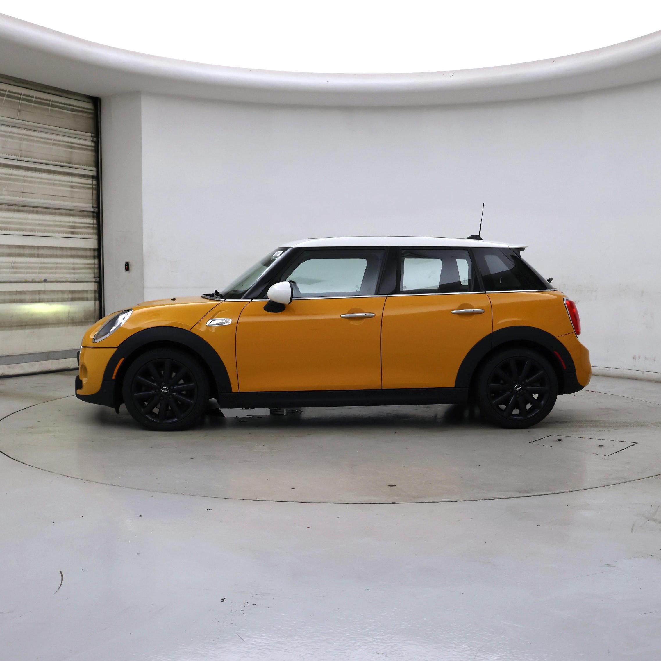 Thumbnail: 2018 MINI Cooper Hardtop - 3