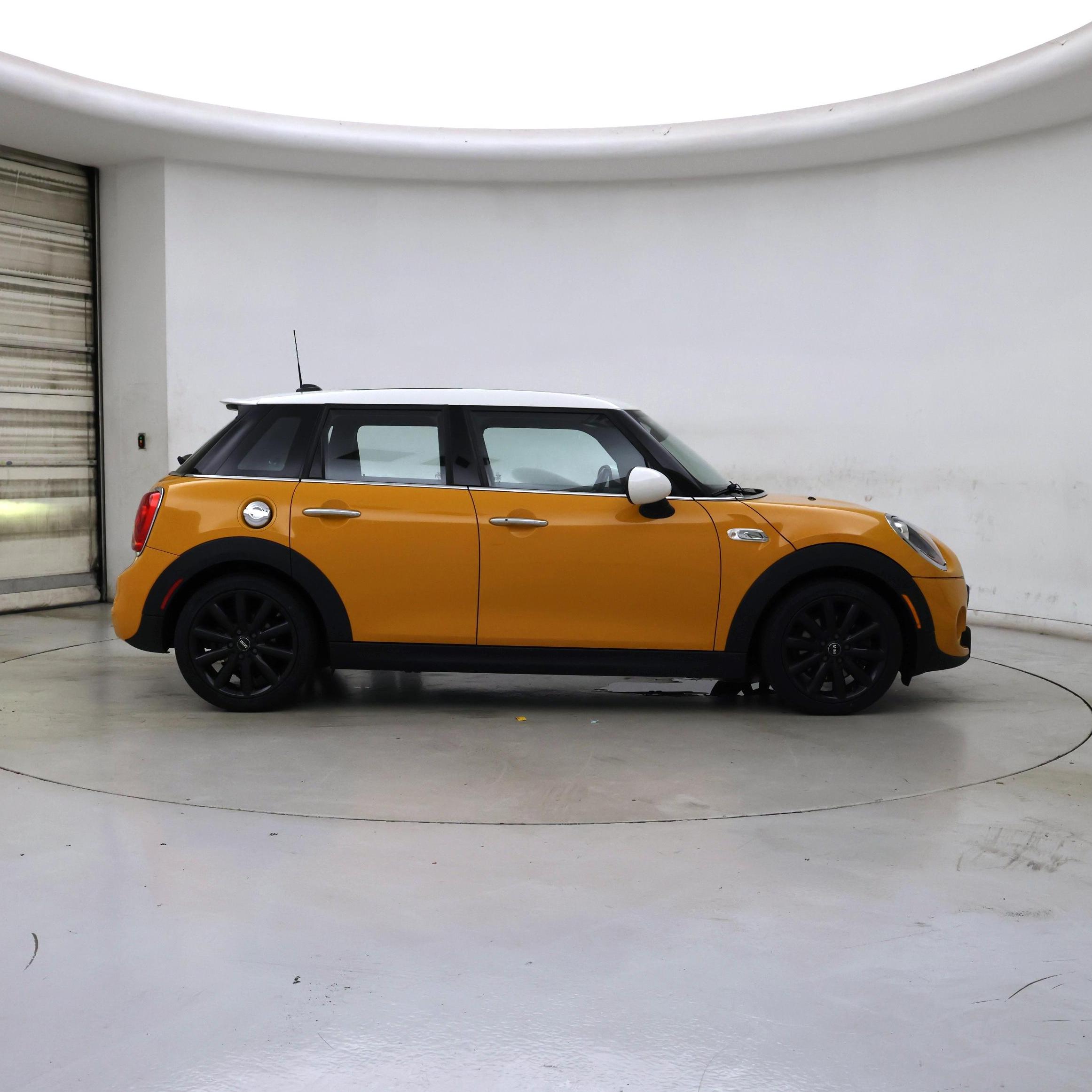 Thumbnail: 2018 MINI Cooper Hardtop - 7