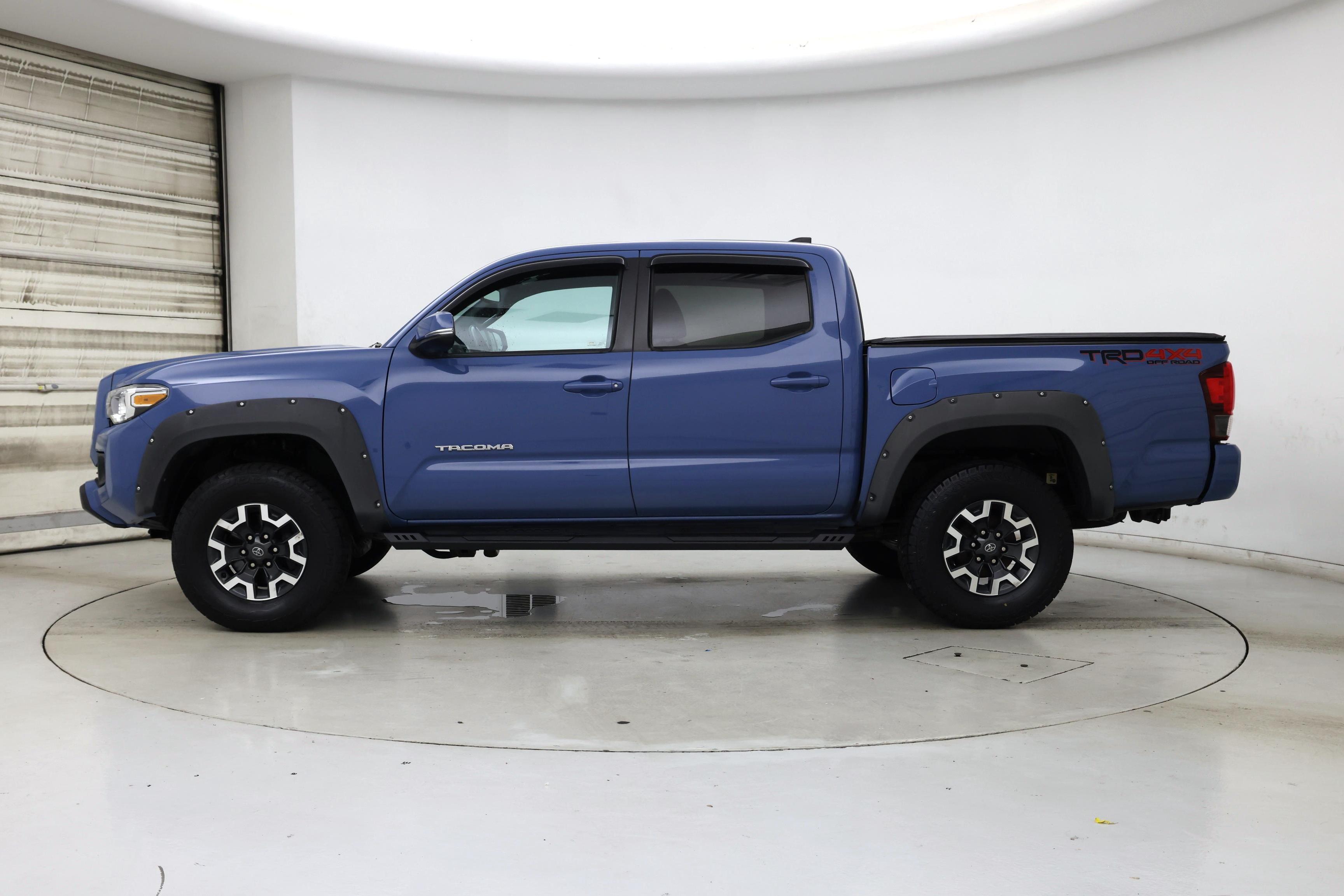 Thumbnail: 2019 Toyota Tacoma - 3