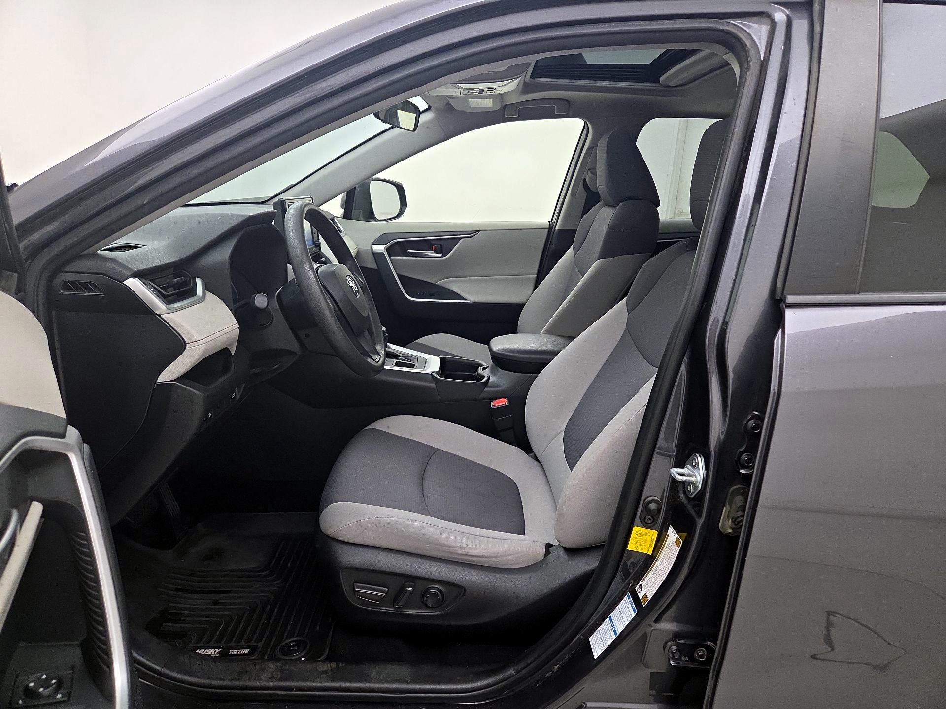 Thumbnail: 2020 Toyota RAV4 - 11