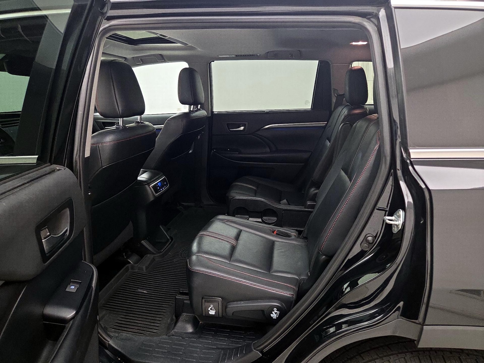 2019 Toyota Highlander SE - Photo 22