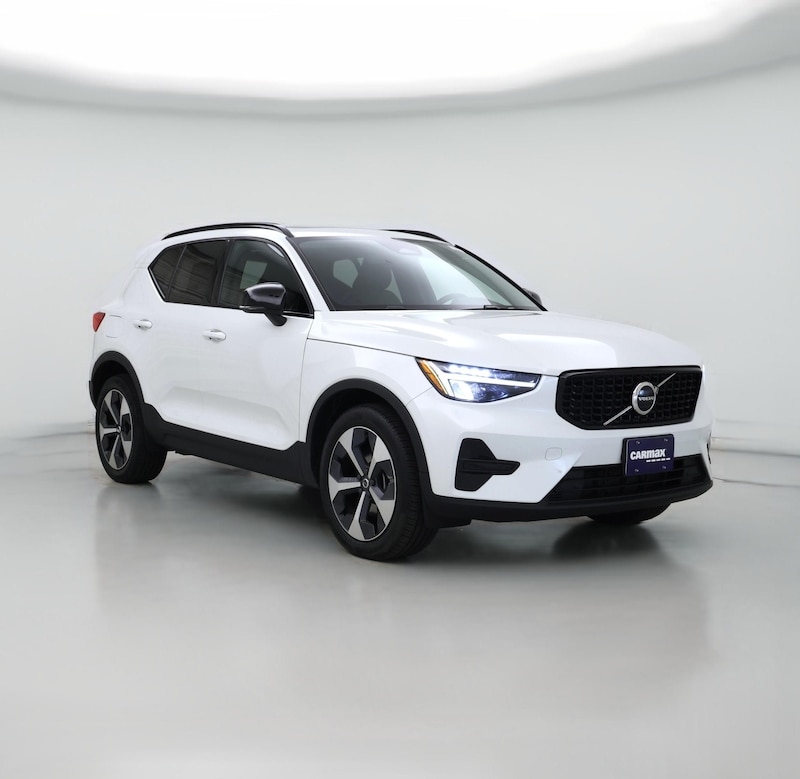 2024 Volvo XC40 B5 Core Dark Theme