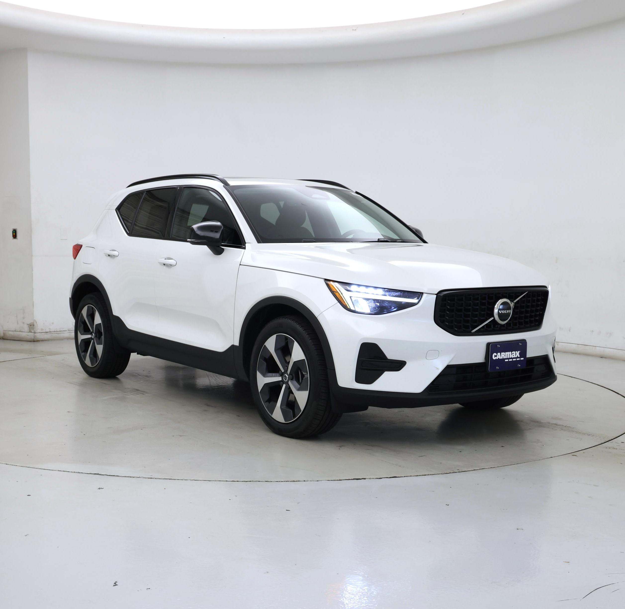 White 2024 Volvo XC40 SUV / Crossover All-Wheel Drive Automatic