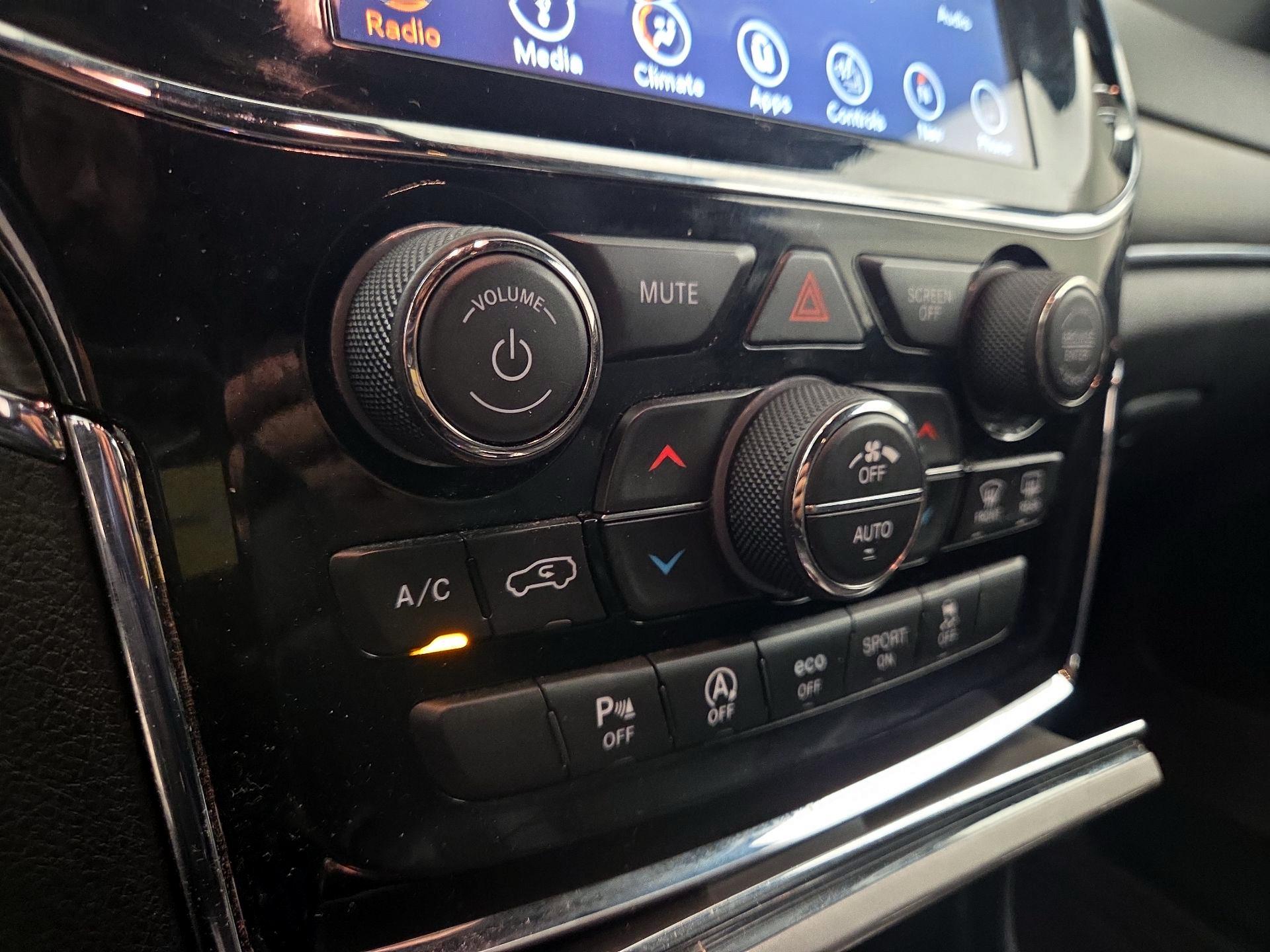 Thumbnail: 2019 Jeep Grand Cherokee - 17