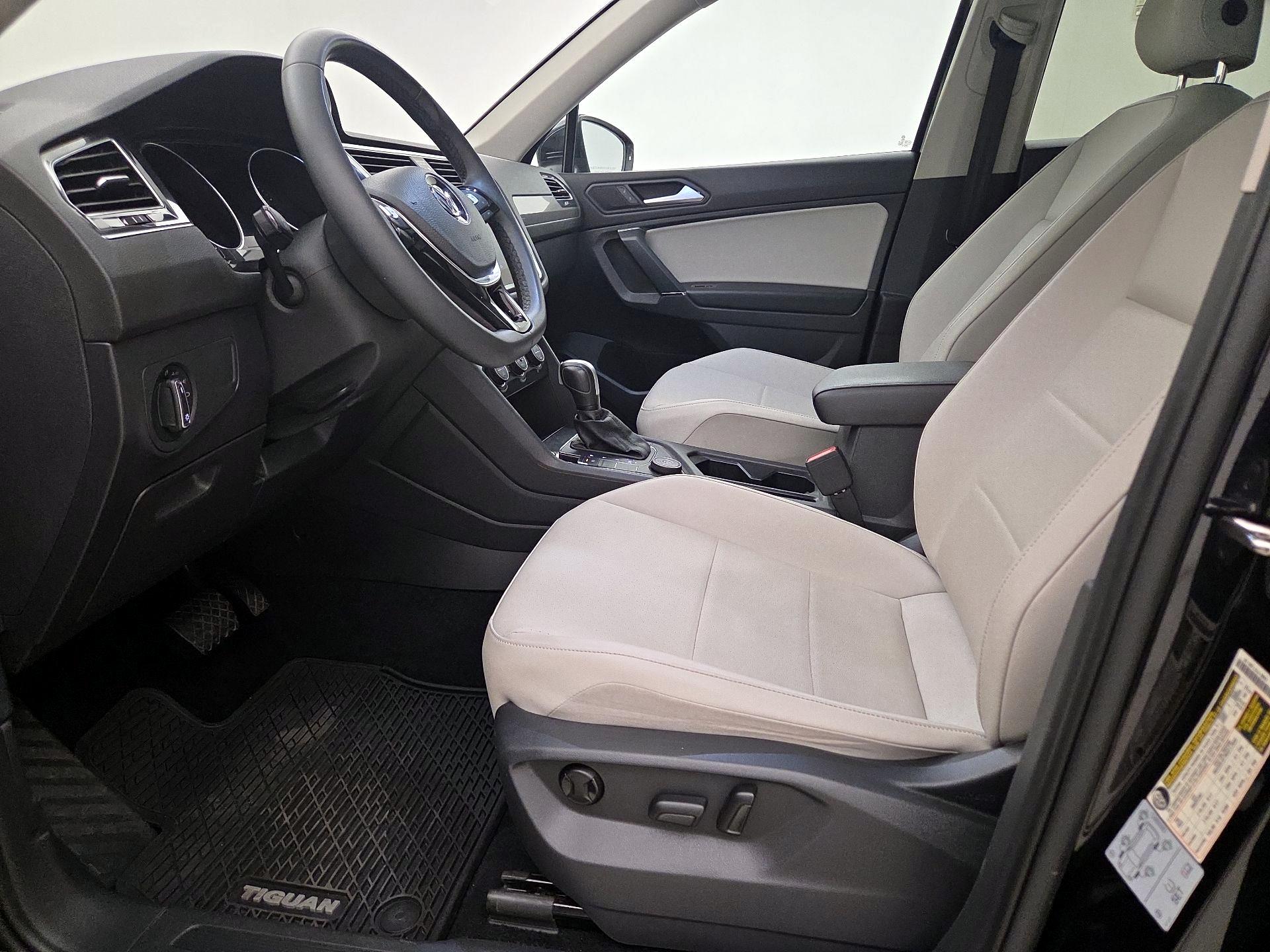 Thumbnail: 2020 Volkswagen Tiguan - 11