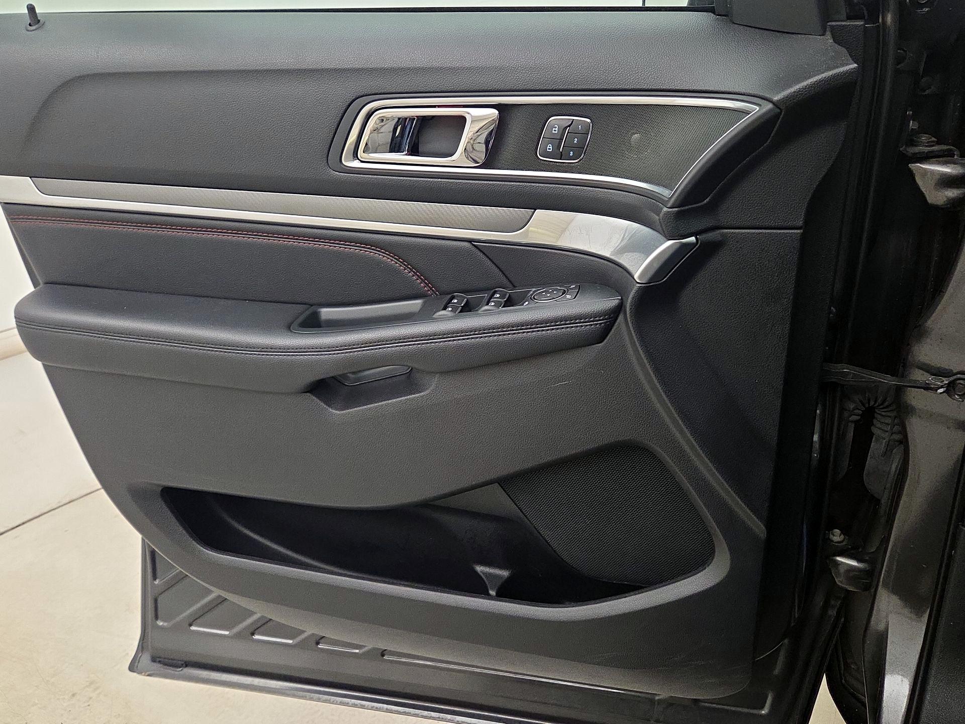 Thumbnail: 2018 Ford Explorer - 12