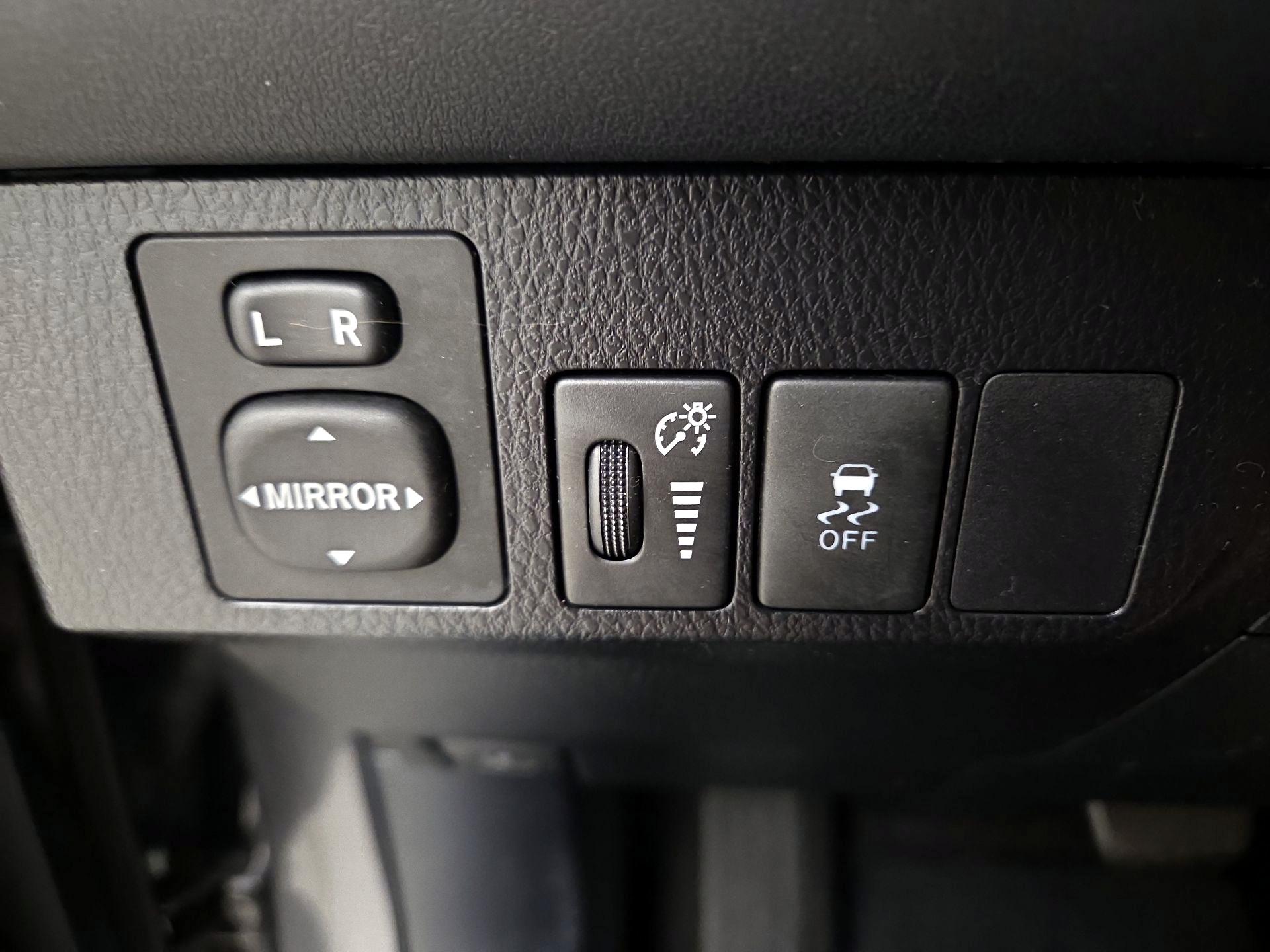 Thumbnail: 2014 Toyota RAV4 - 13