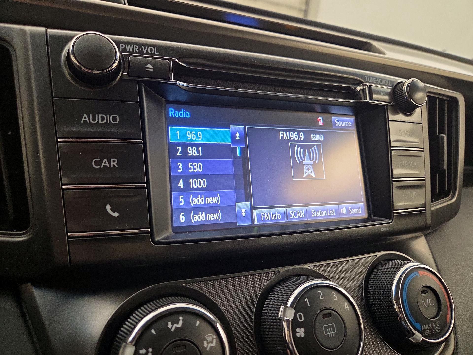 Thumbnail: 2014 Toyota RAV4 - 15