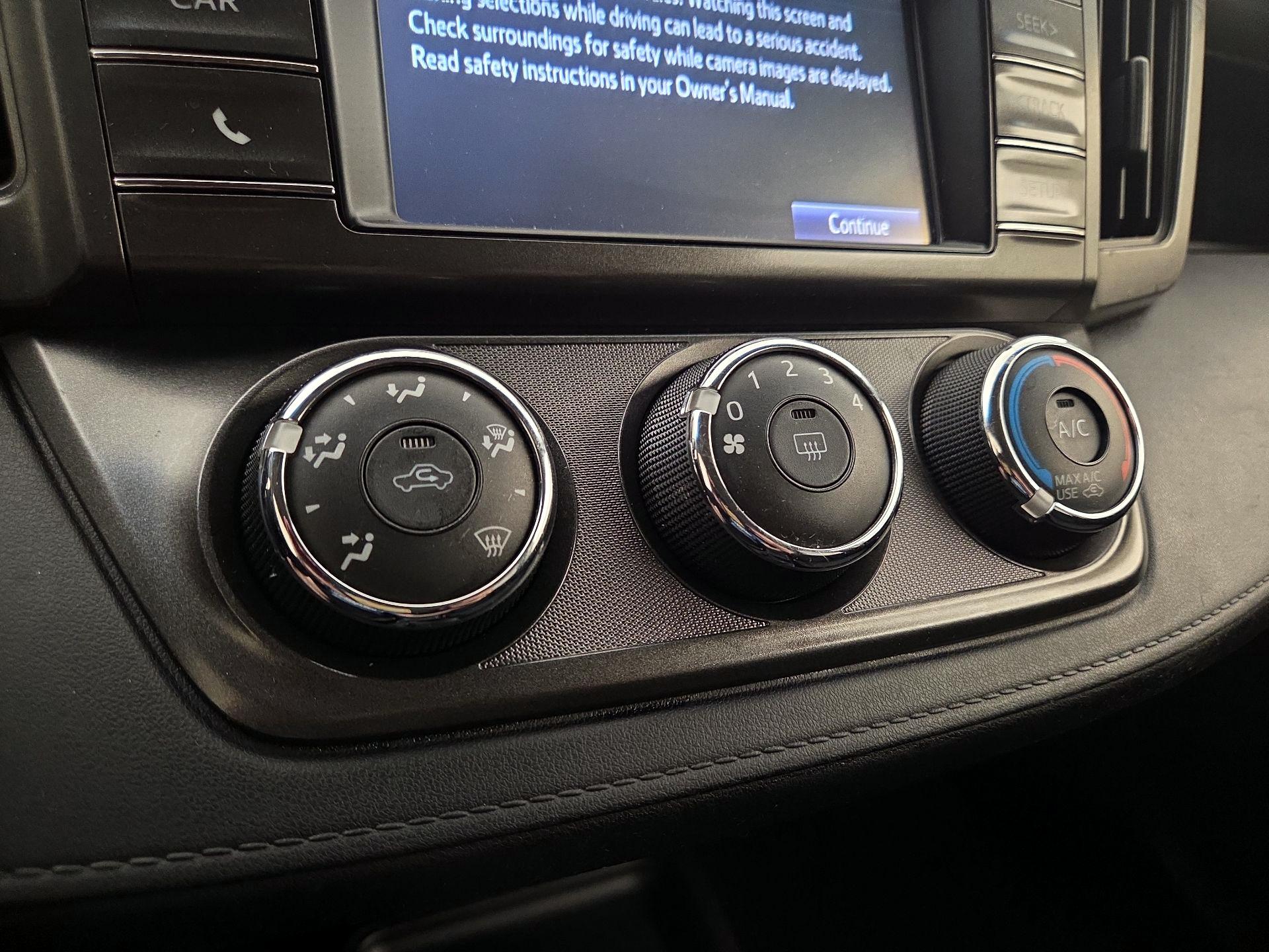 Thumbnail: 2014 Toyota RAV4 - 16