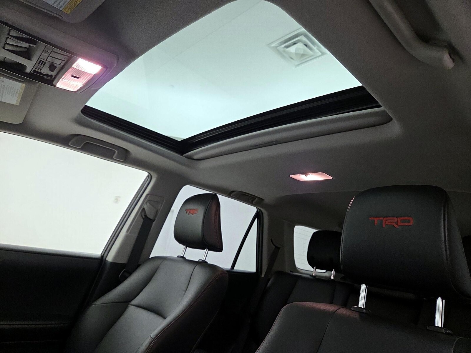 Sunroof(s) & Overhead Airbags