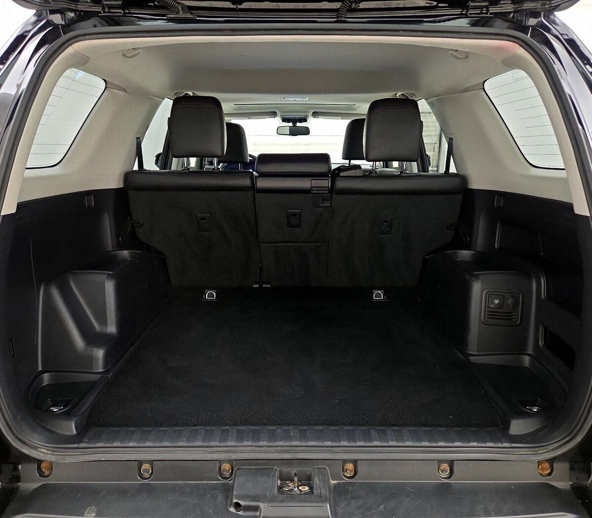Trunk/Cargo (Seats Up)
