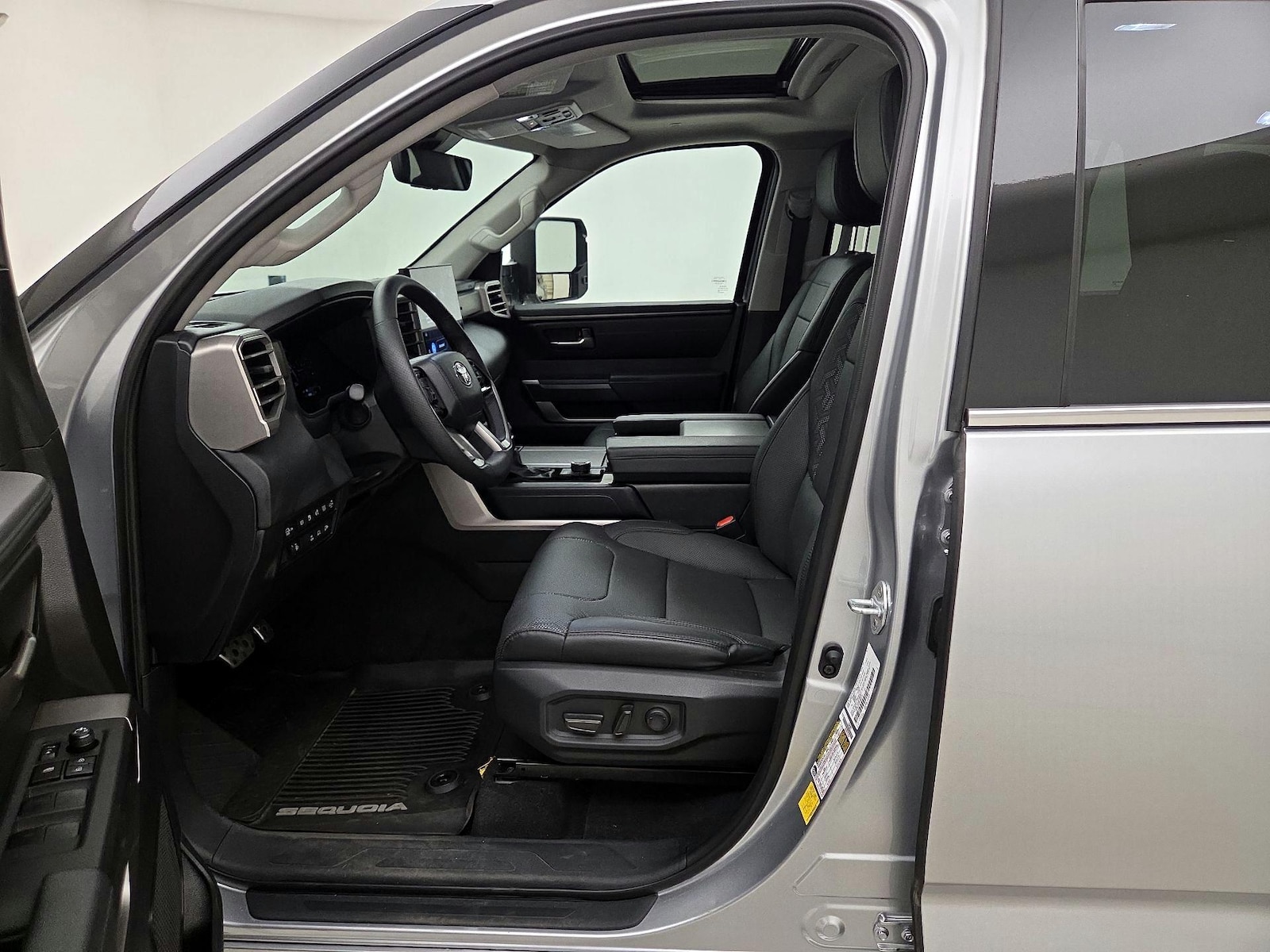 2023 Toyota Sequoia SR5 - Photo 12