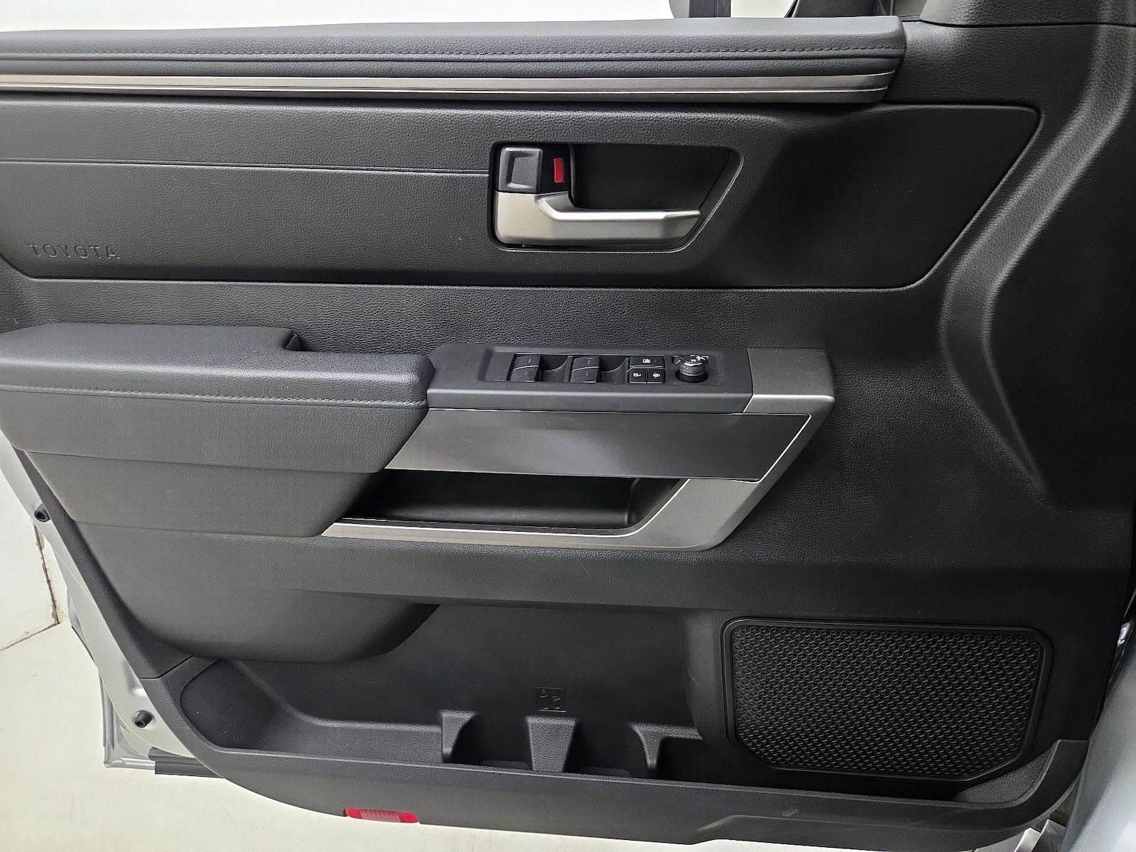 2023 Toyota Sequoia SR5 - Photo 13