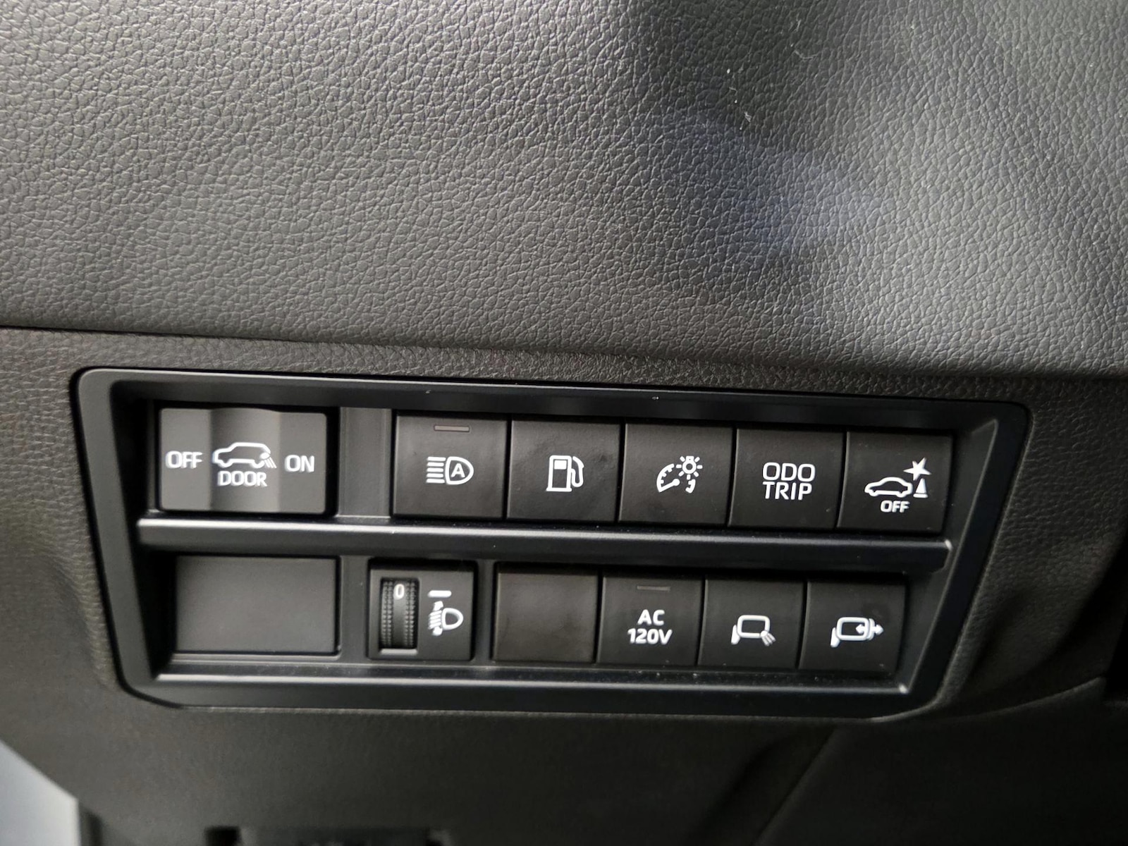 2023 Toyota Sequoia SR5 - Photo 14