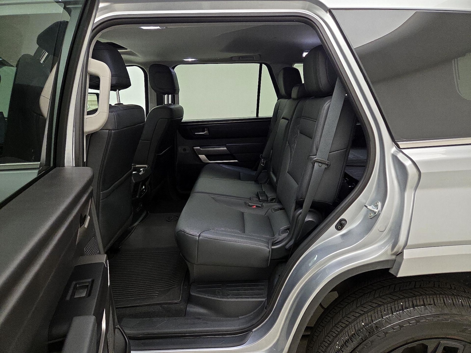 2023 Toyota Sequoia SR5 - Photo 21