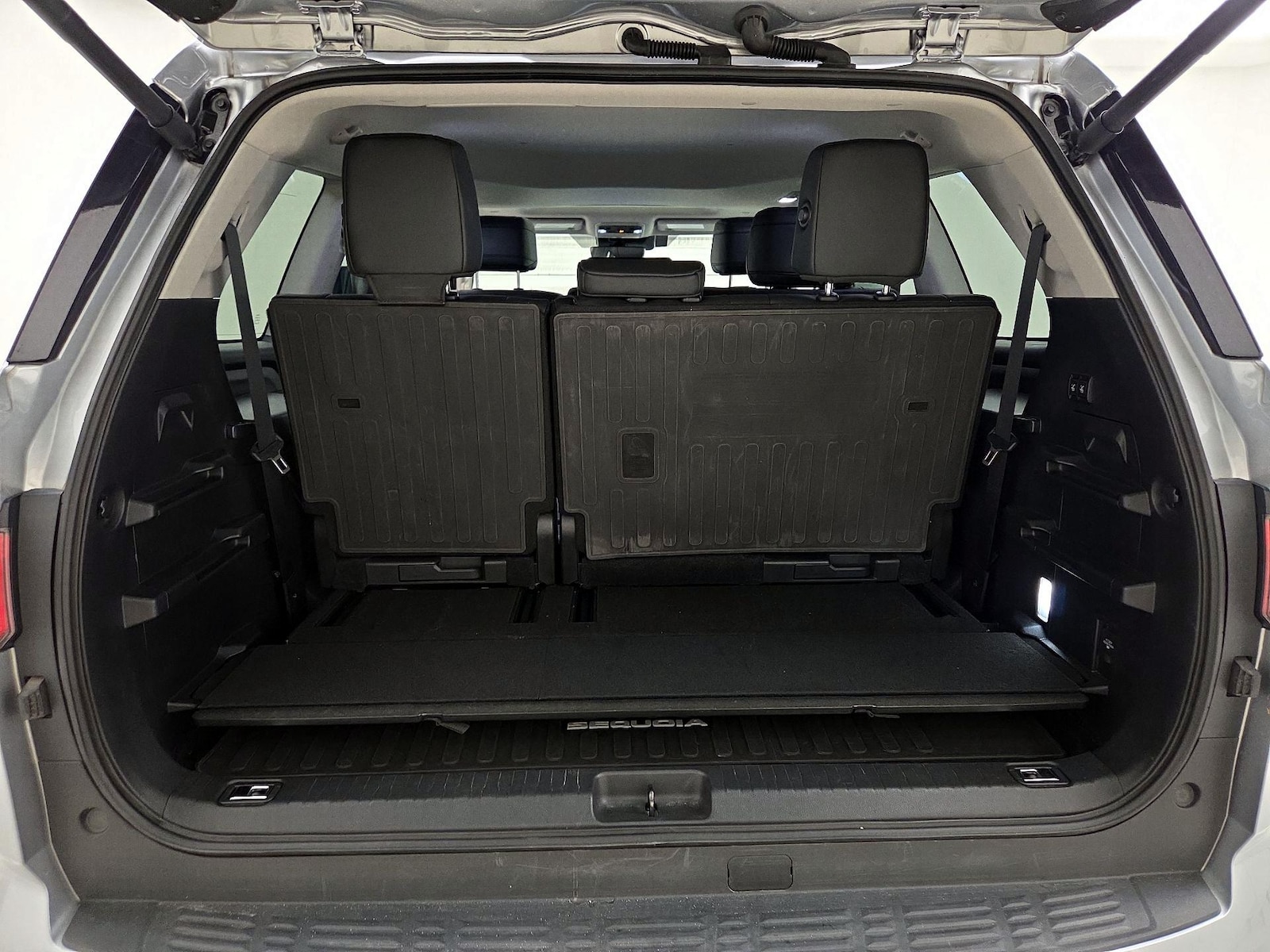2023 Toyota Sequoia SR5 - Photo 23