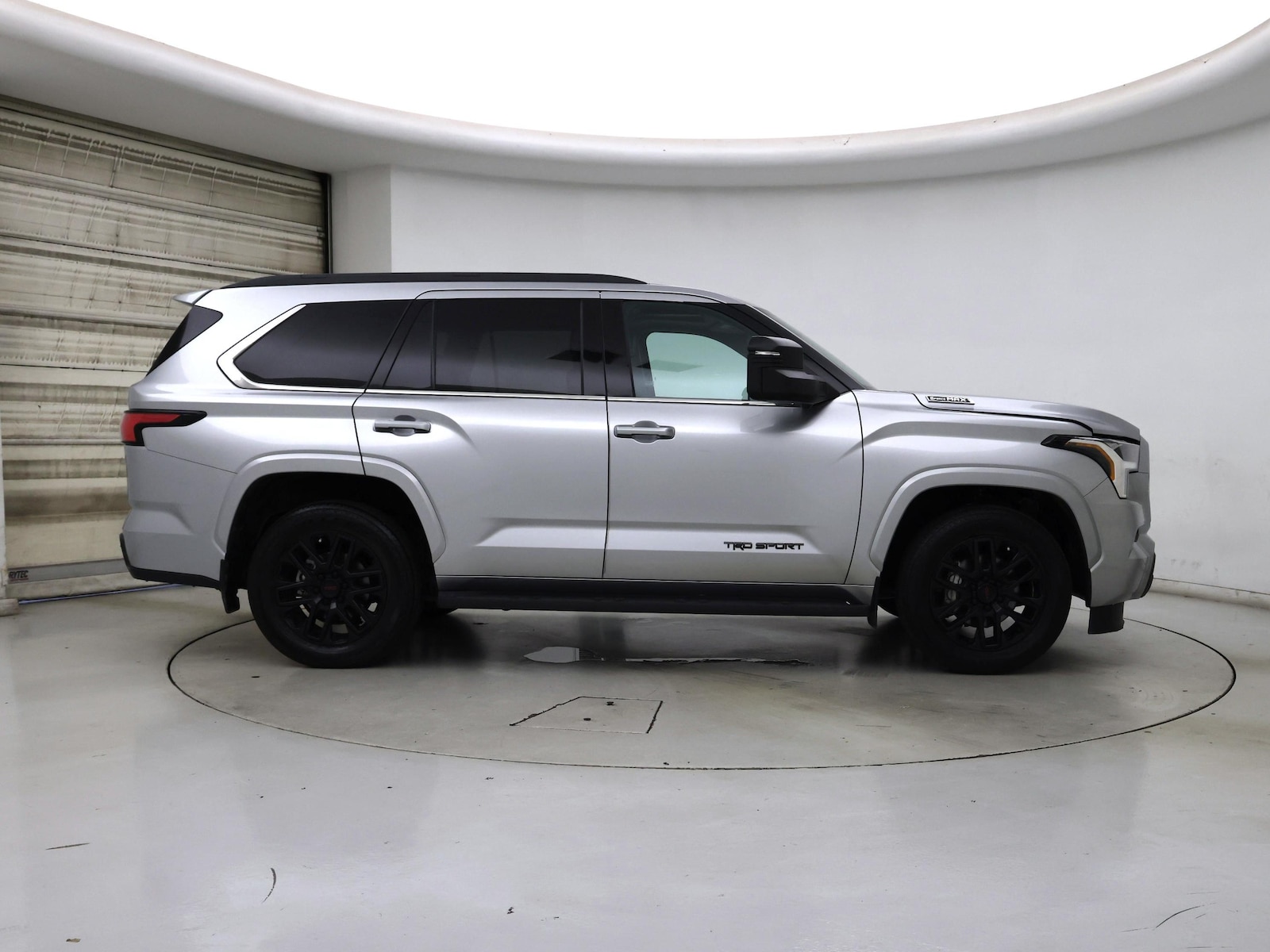 2023 Toyota Sequoia SR5 - Photo 8