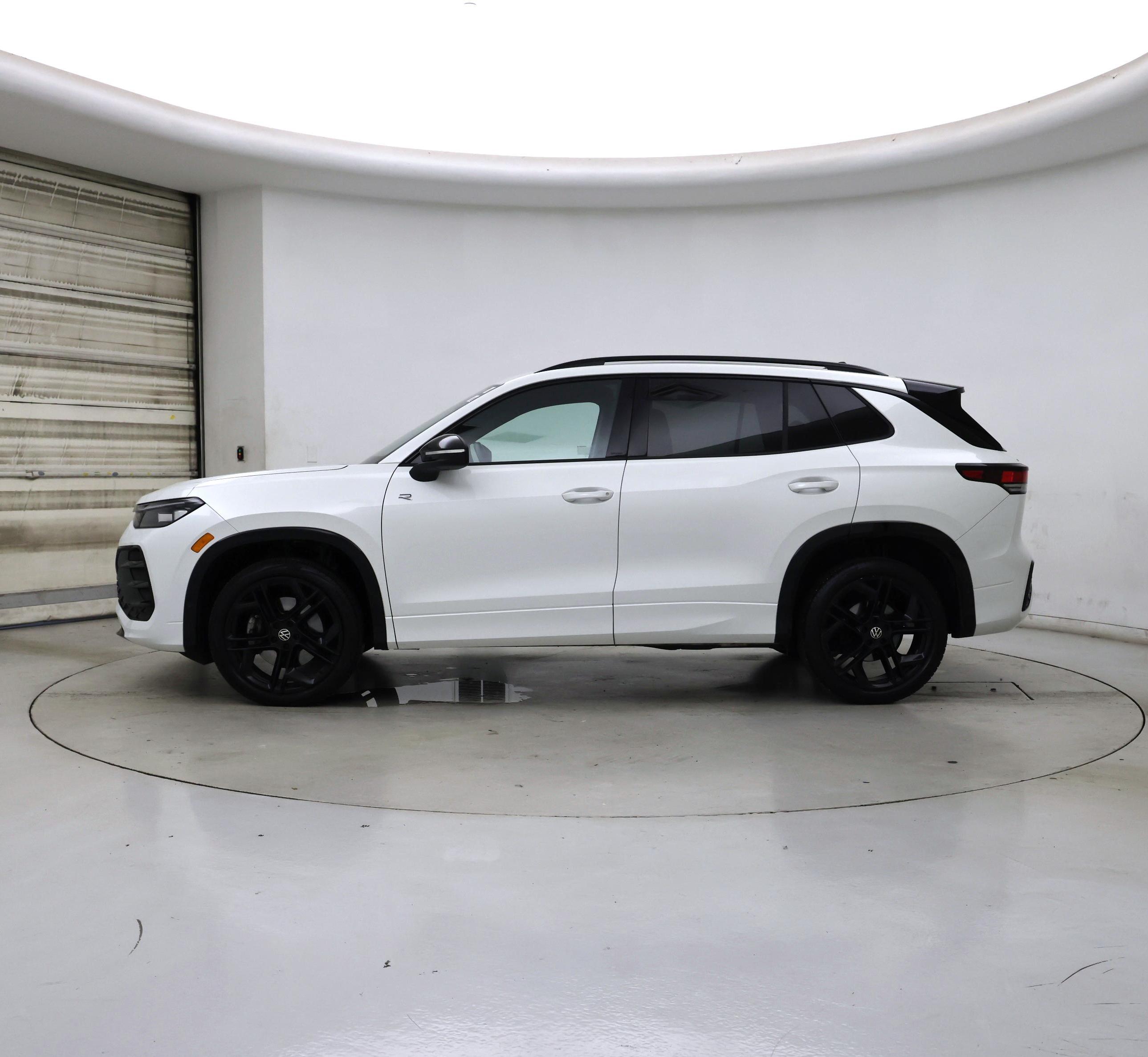 Thumbnail: 2025 Volkswagen Tiguan - 3
