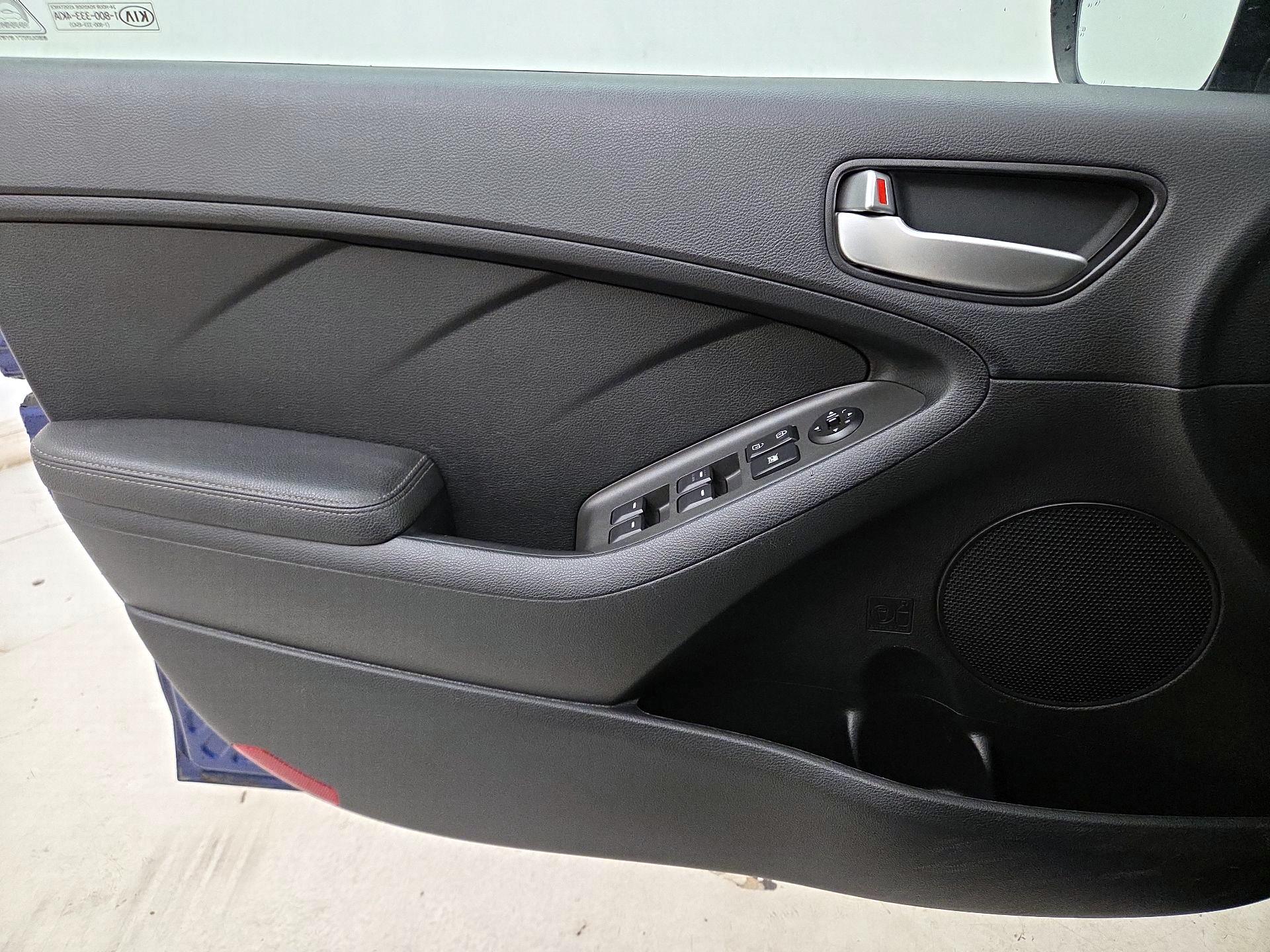 Thumbnail: 2017 Kia Forte - 12