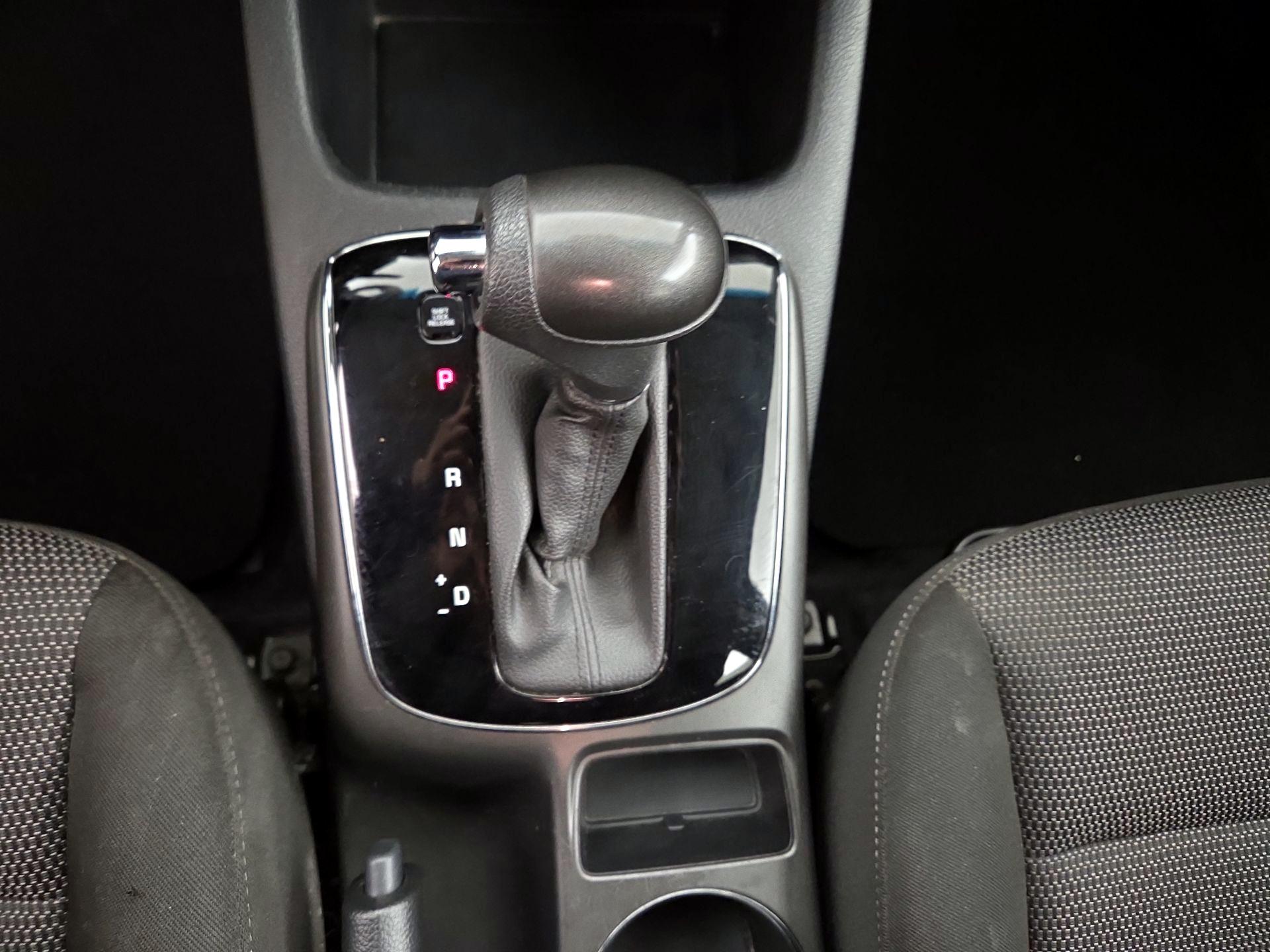 Thumbnail: 2017 Kia Forte - 16