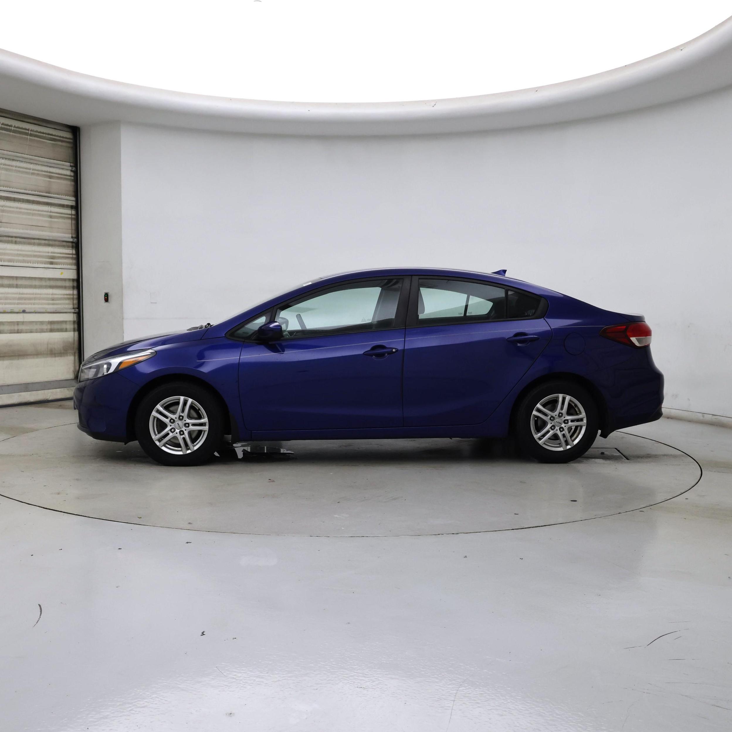 Thumbnail: 2017 Kia Forte - 3