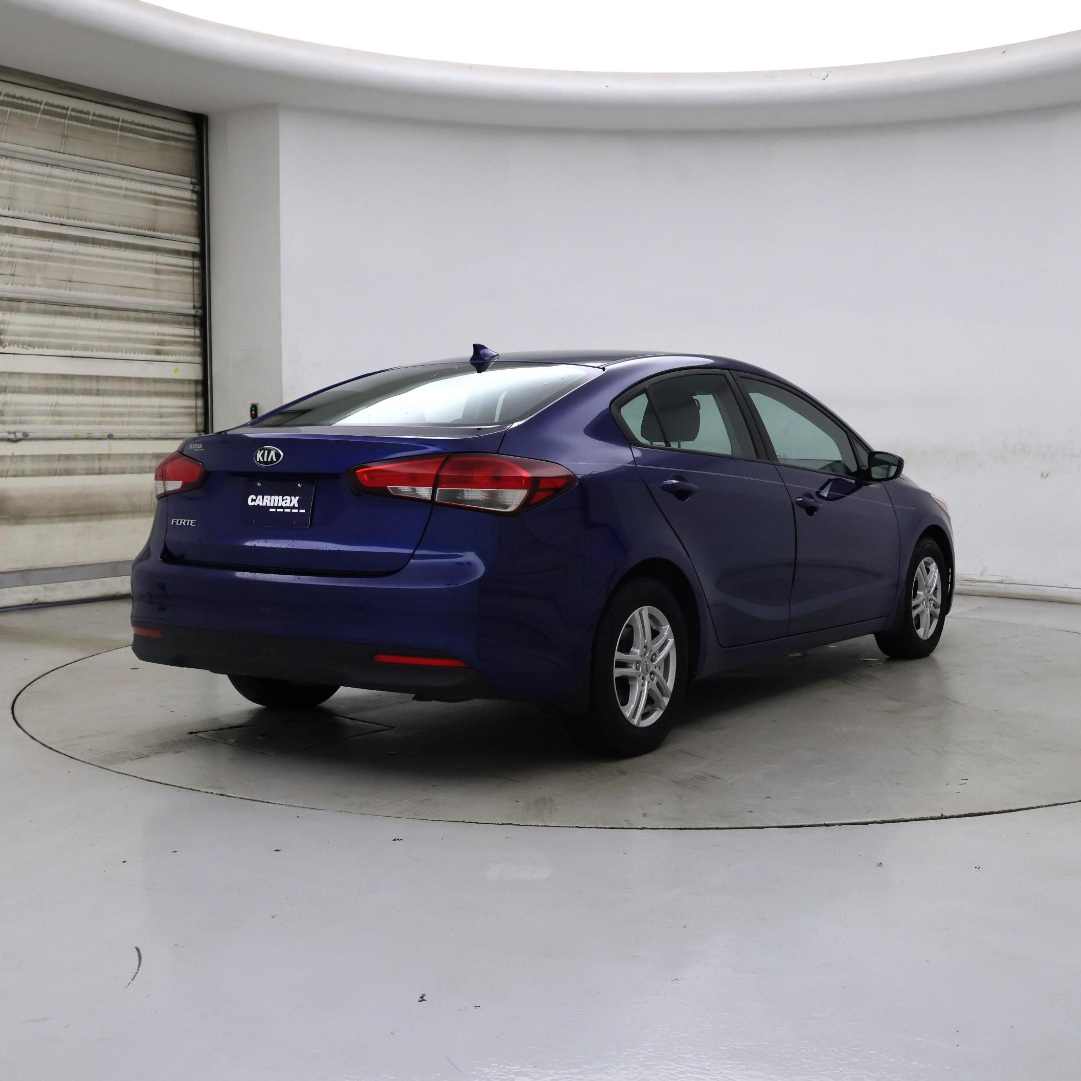 Thumbnail: 2017 Kia Forte - 8
