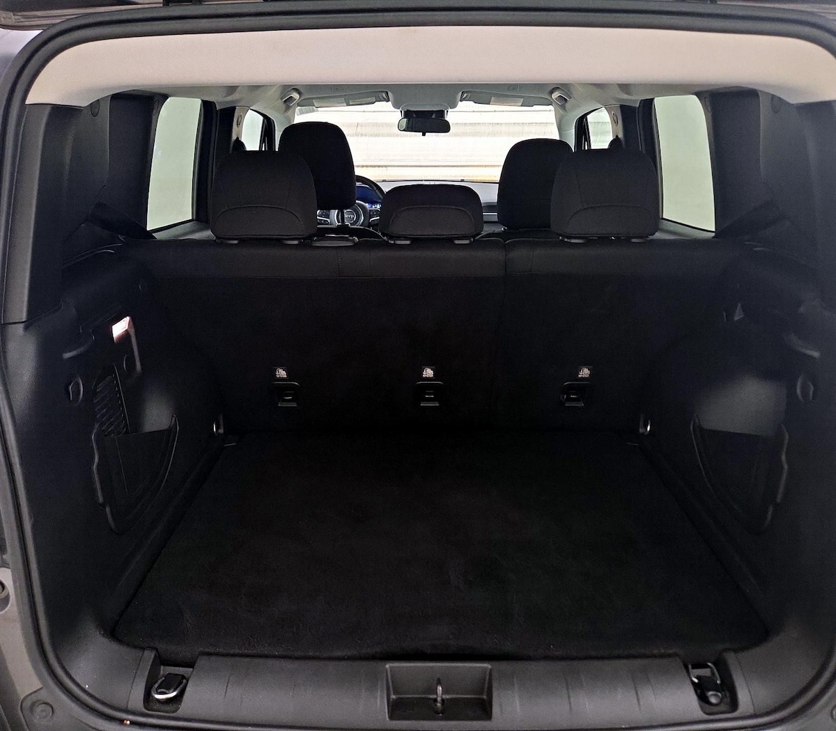 Trunk/Cargo (Seats Up)