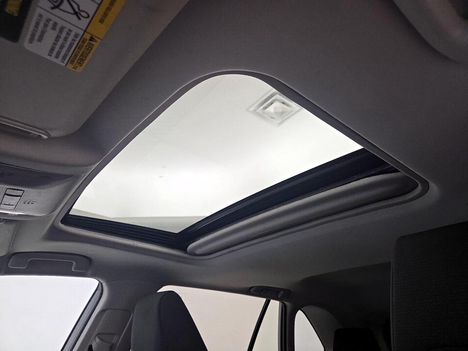 Sunroof(s) & Overhead Airbags