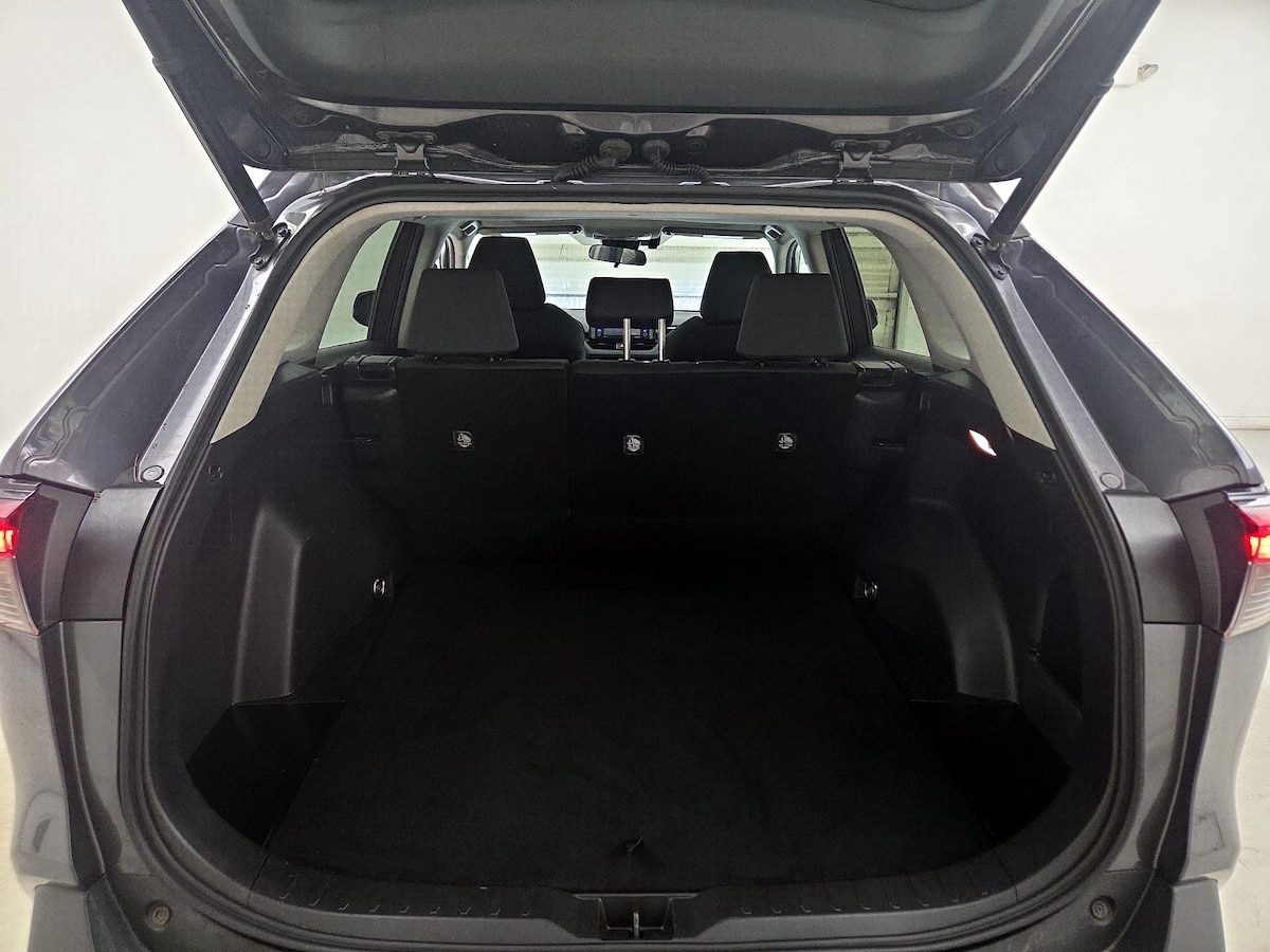 Trunk/Cargo (Seats Up)