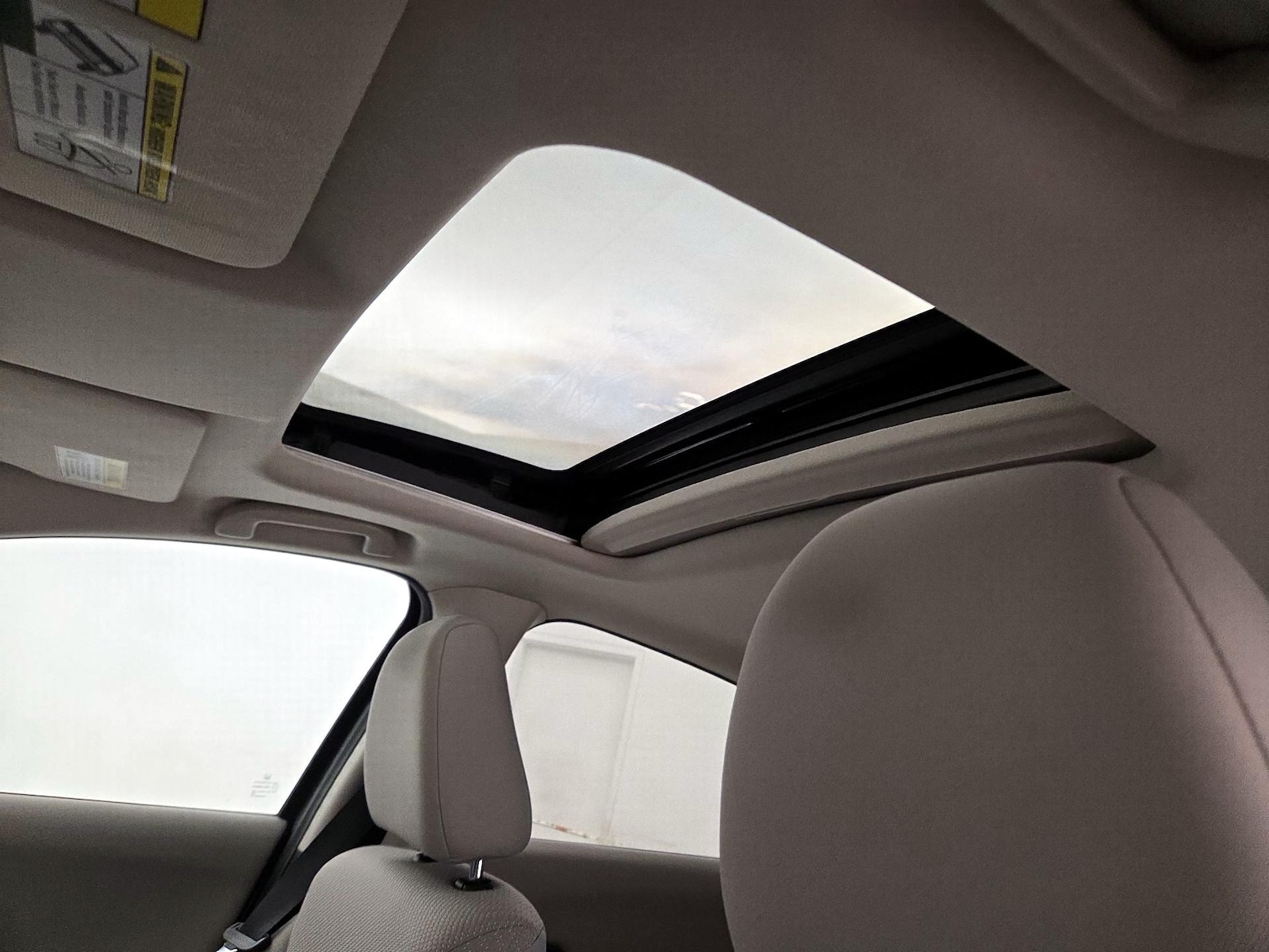 Sunroof(s) & Overhead Airbags