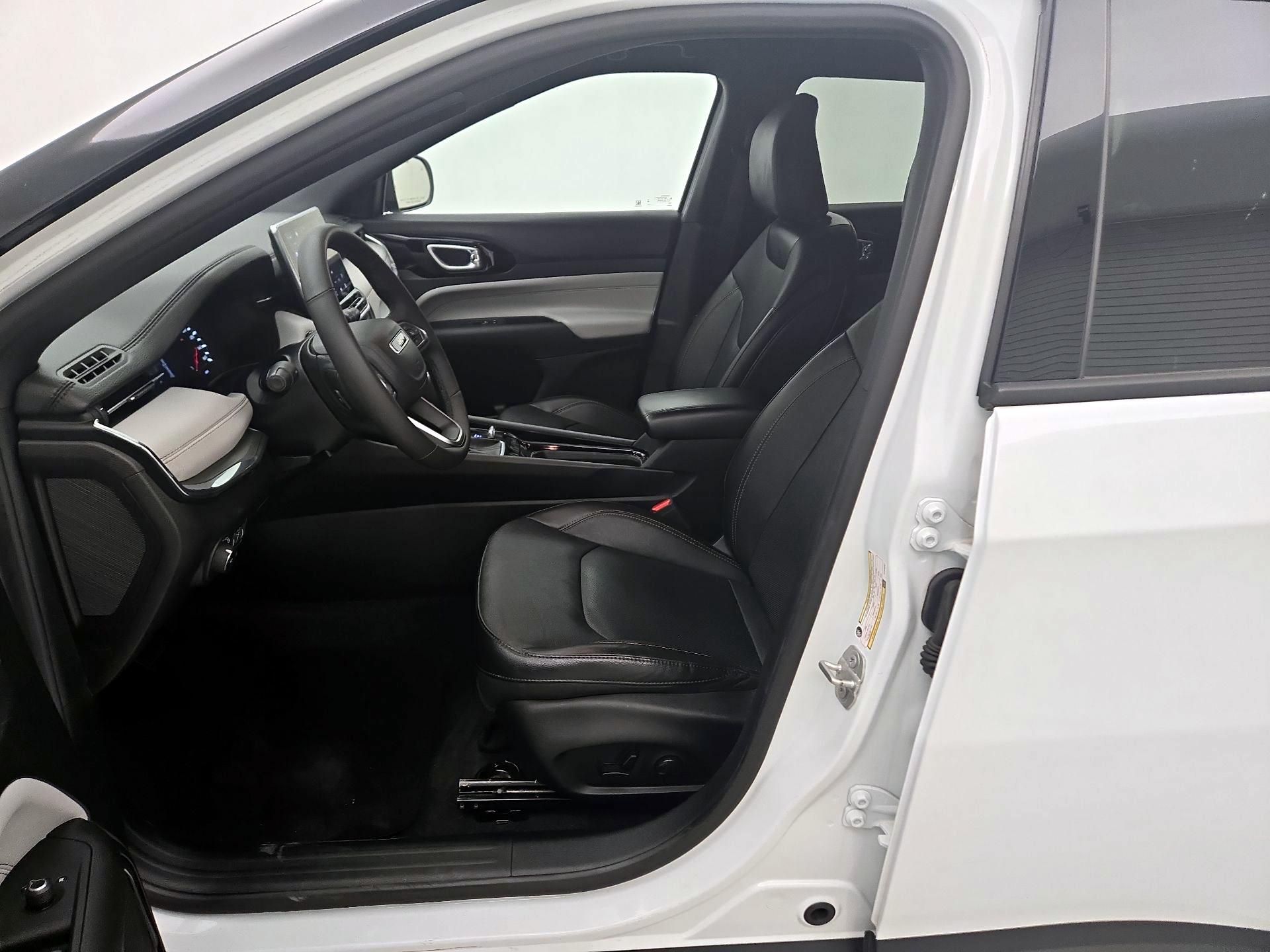 Thumbnail: 2023 Jeep Compass - 11