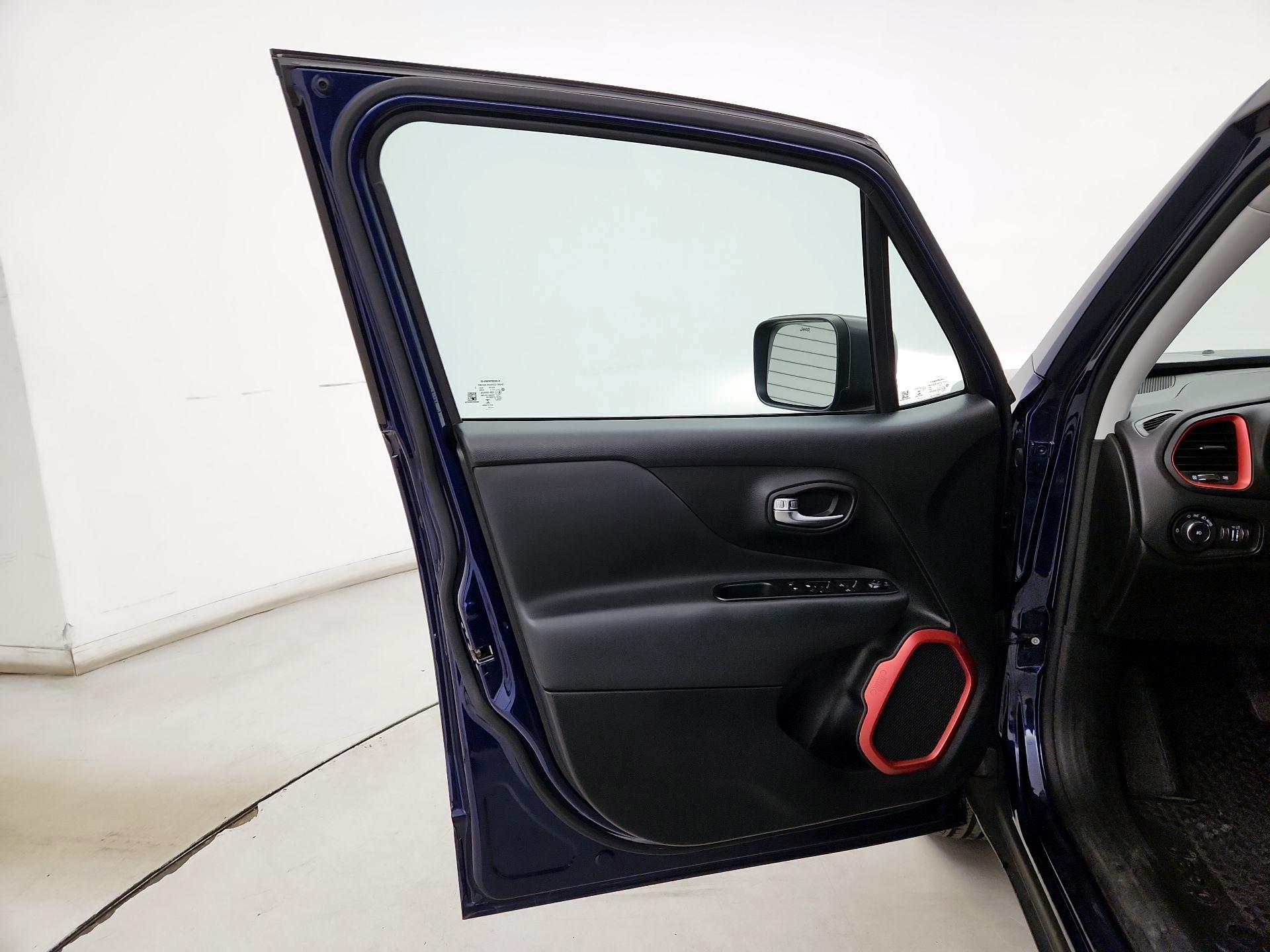 Thumbnail: 2018 Jeep Renegade - 12