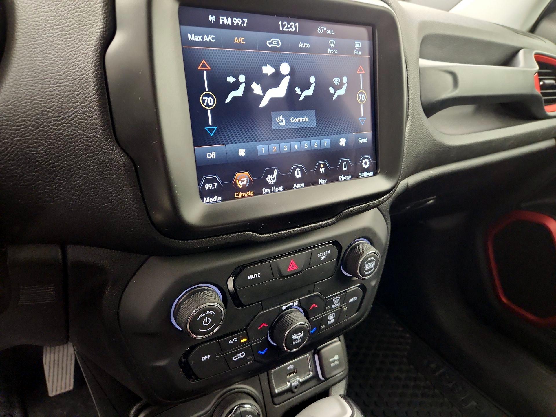 Thumbnail: 2018 Jeep Renegade - 16