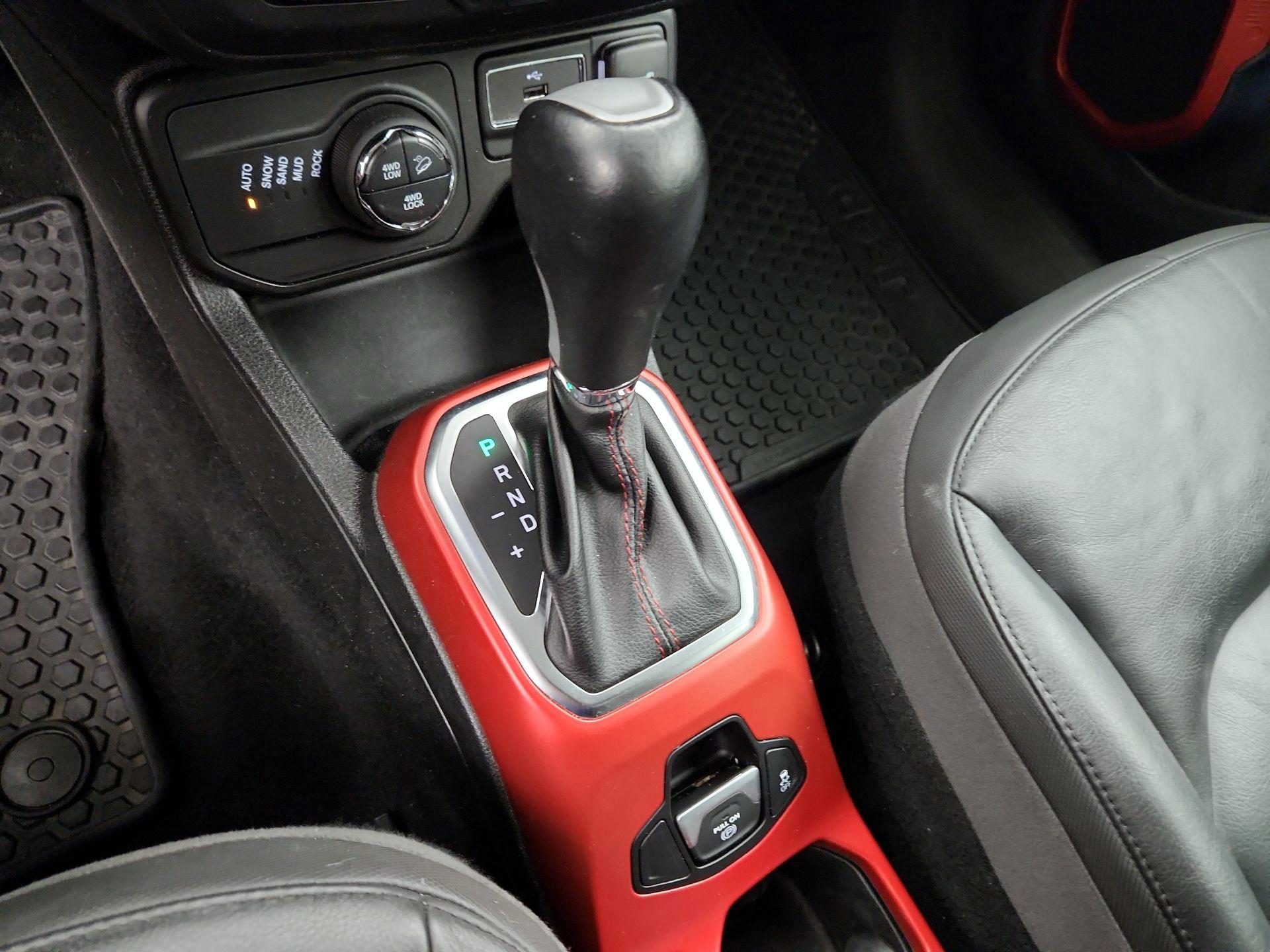 Thumbnail: 2018 Jeep Renegade - 17
