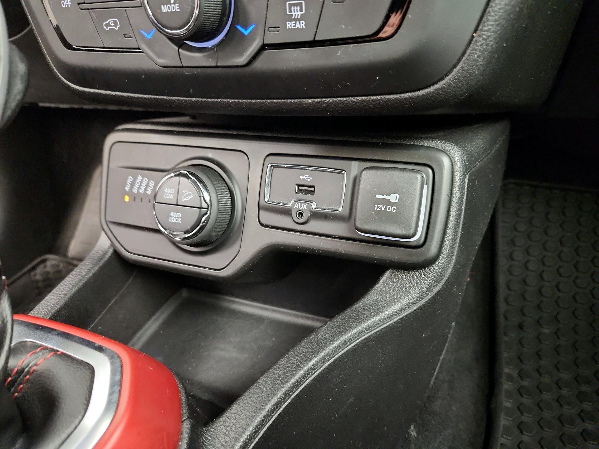 Thumbnail: 2018 Jeep Renegade - 18