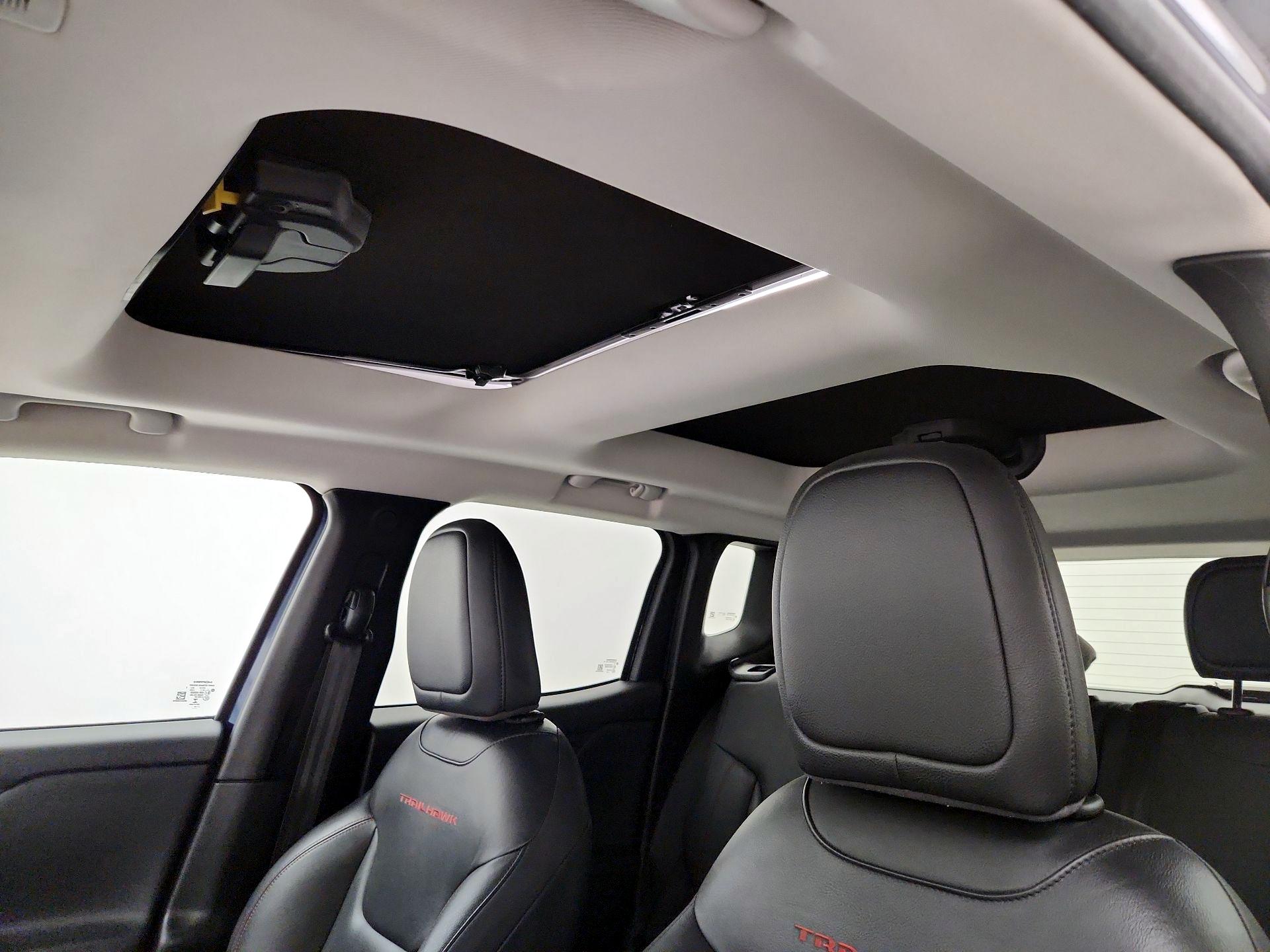 Thumbnail: 2018 Jeep Renegade - 19