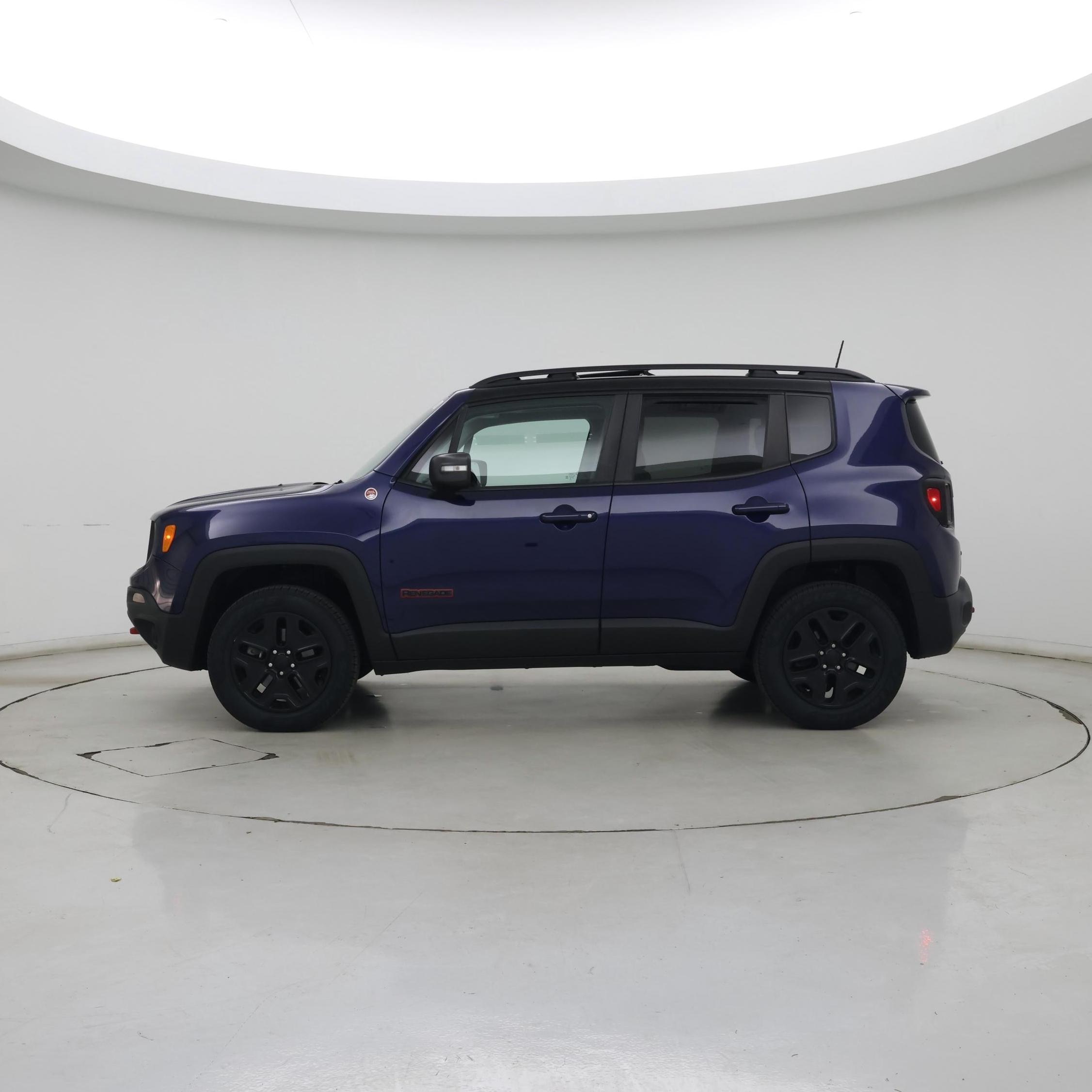 Thumbnail: 2018 Jeep Renegade - 3
