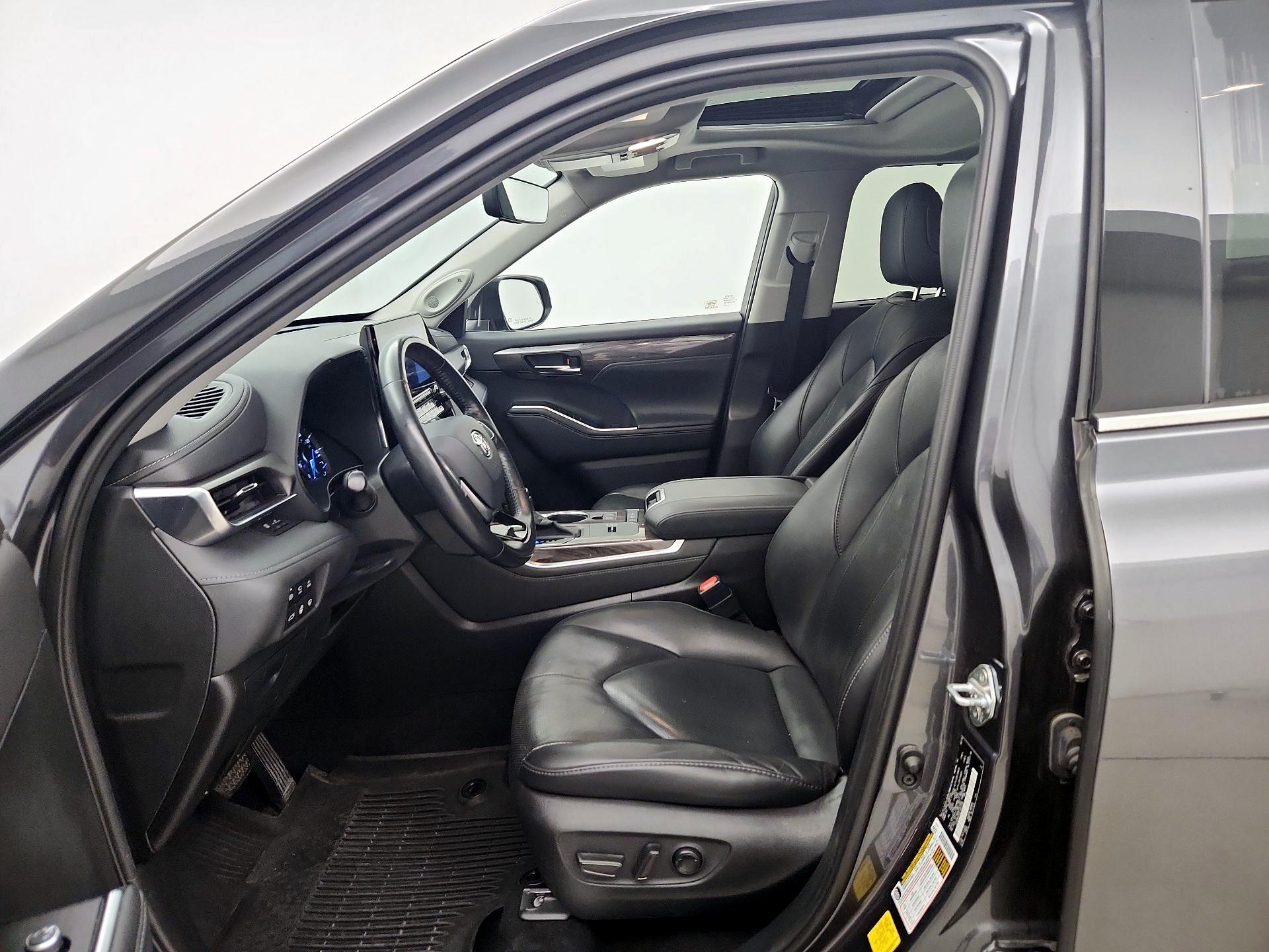 Thumbnail: 2020 Toyota Highlander - 12